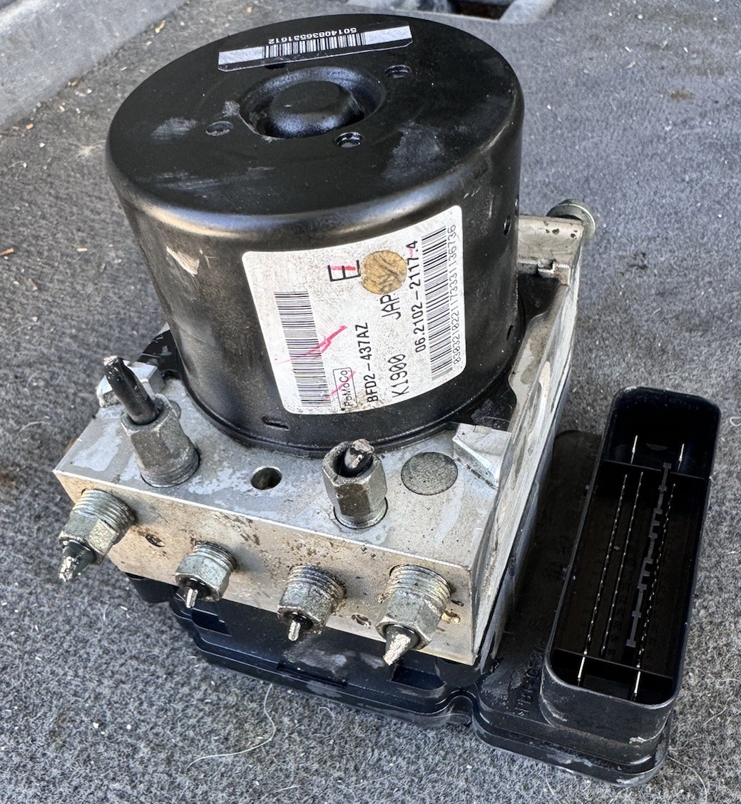 2012-2013 Mazda 3 ABS Anti Lock Brake Pump & Module Assembly BFD2-437AZ OEM