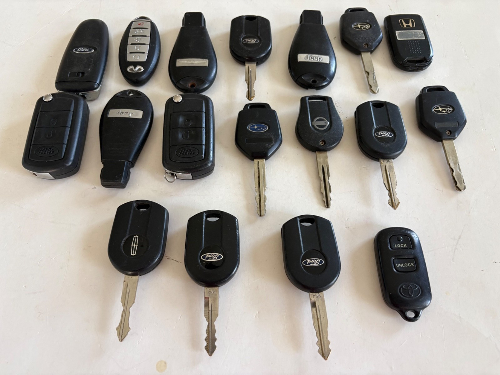 Lot of Qty 18 mix Car Remote Keyless Entry Key Fobs, different car manufacturer