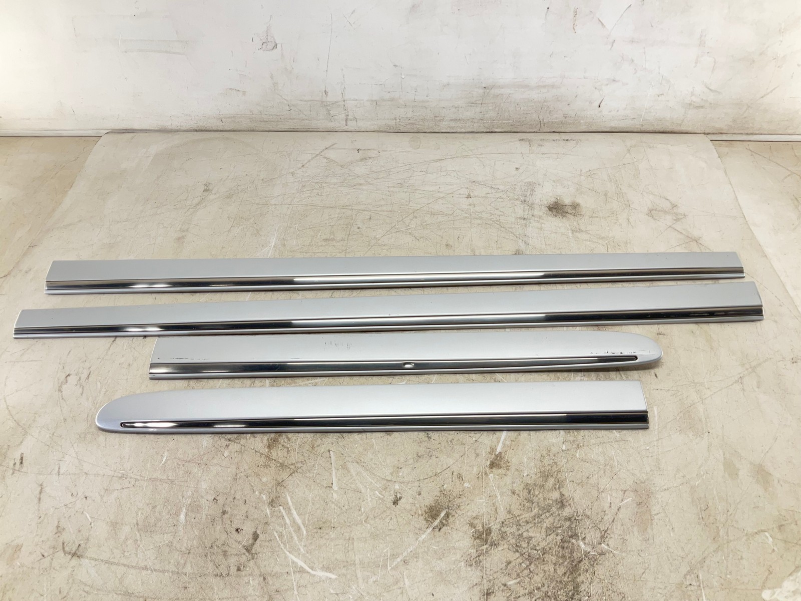 03-09 Mercedes-Benz E350 W211 Front & Rear Left & Right Door Molding OEM 03-09 Mercedes-Benz E350 W211 Front & Rear Left & Right Door Molding OEM