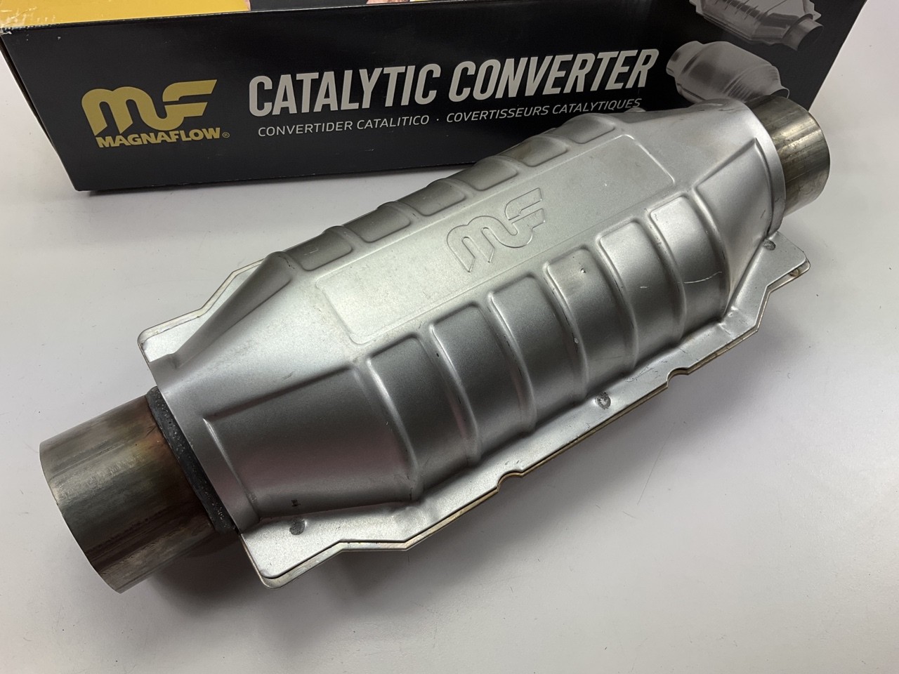 Magnaflow 51006 Universal EPA Compliant Catalytic Converter - 2.50\
