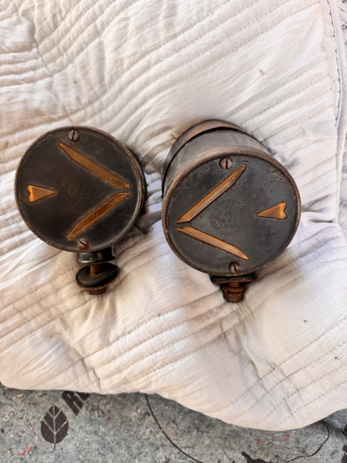 Antique Vintage Arrow Safety Arrow Dual Turn Signal Light Truck Automobile Antique Vintage Arrow Safety Arrow Dual Turn Signal Light Truck Automobile
