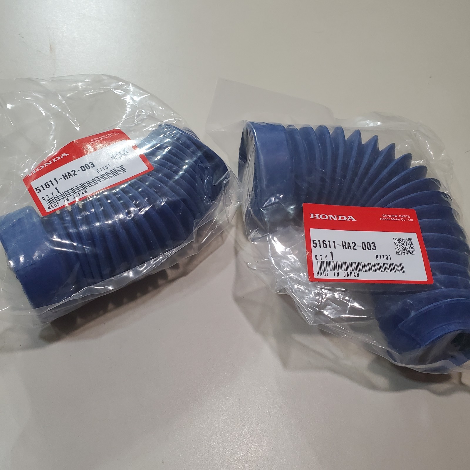HONDA OEM NEW GENUINE FORK BOOTS 1985-1986 ATC250R 85-86 ATC 250R 51611-HA2-003 HONDA OEM NEW GENUINE FORK BOOTS 1985-1986 ATC250R 85-86 ATC 250R 51611-HA2-003