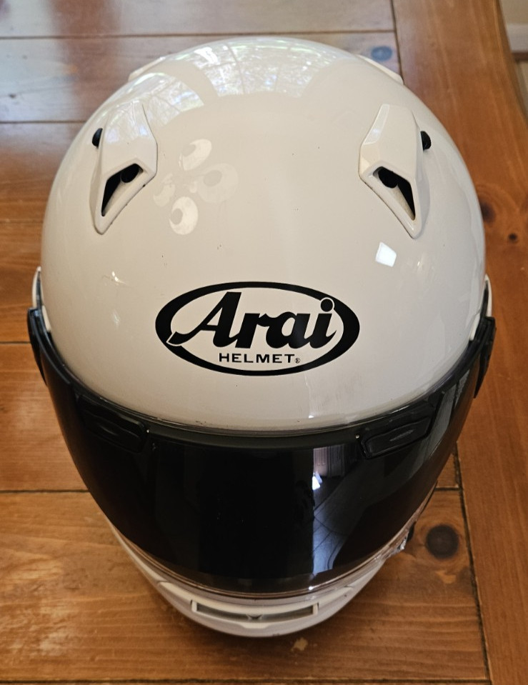 Arai Signet-X White Helmet Size XL  W/ Optional dark shield see pics great shape