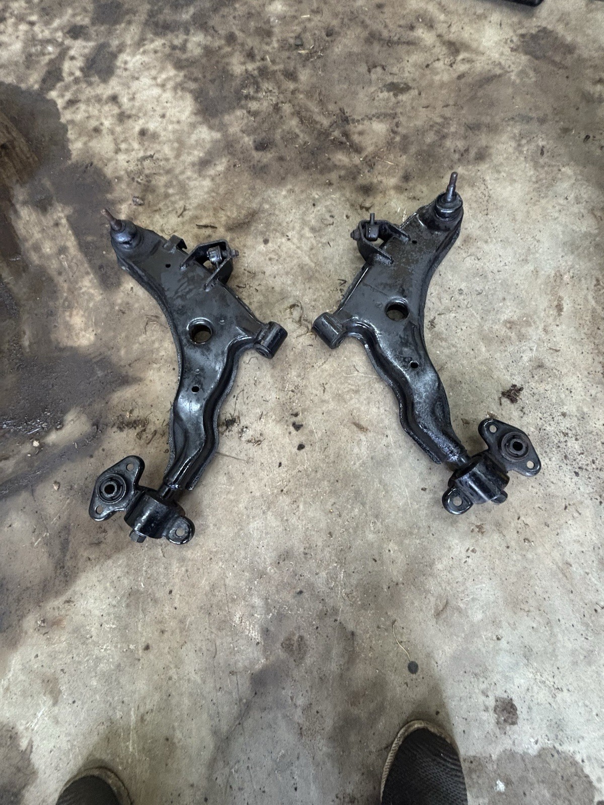 91-99 Mitsubishi 3000GT Stealth Front Lower Control Arms Pair Early Style L&R