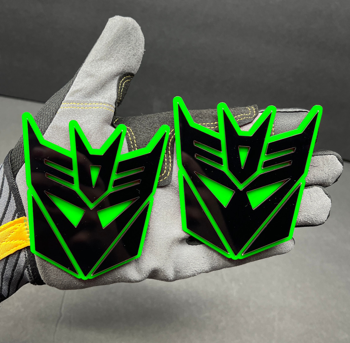 2x Decepticon Transformer Mask Car Fender Badge Emblem Black on Green Decal