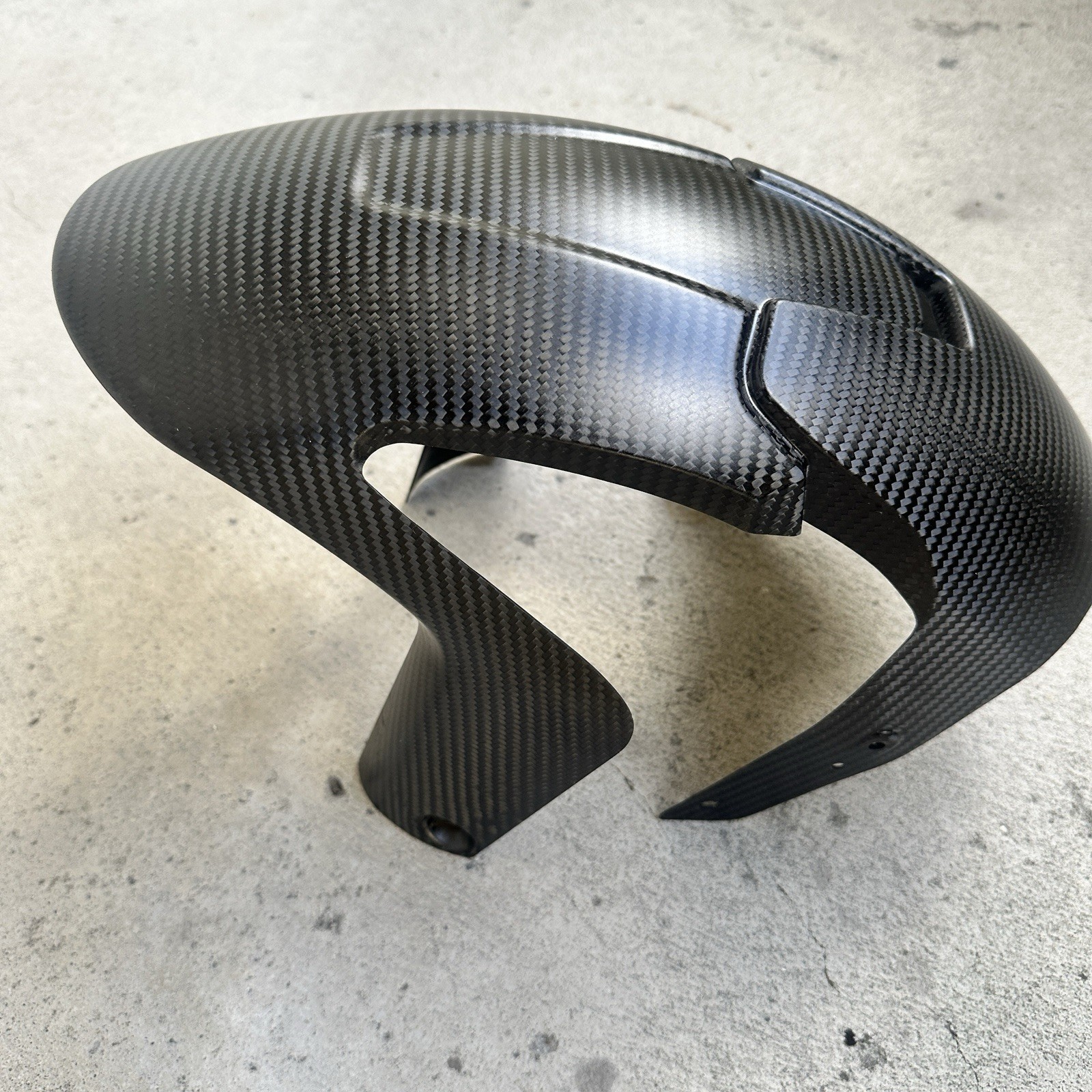Aprilia RSV4 RS660 Tuono 1100 660 OEM Carbon Fiber Front Fender 2S001815 Aprilia RSV4 RS660 Tuono 1100 660 OEM Carbon Fiber Front Fender 2S001815