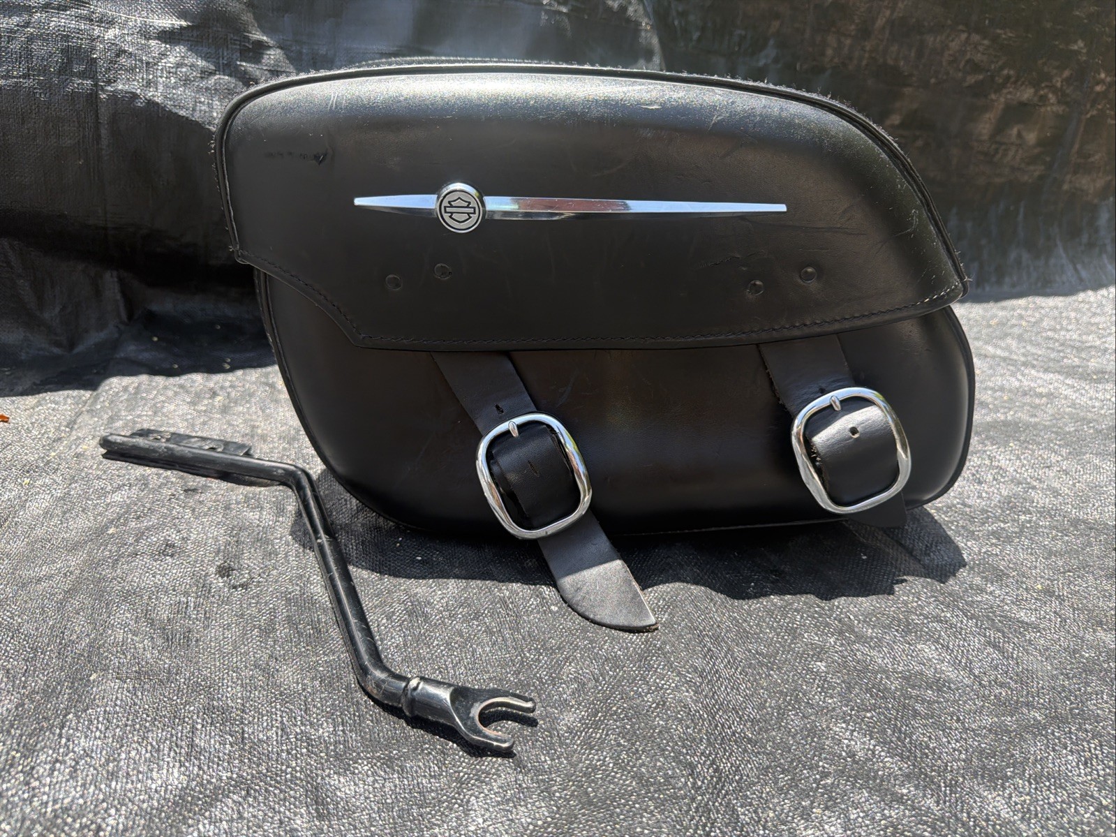 Harley Davidson Genuine 00-06 Softail Fatboy Saddlebag with Bracket 90452-04 Harley Davidson Genuine 00-06 Softail Fatboy Saddlebag with Bracket 90452-04