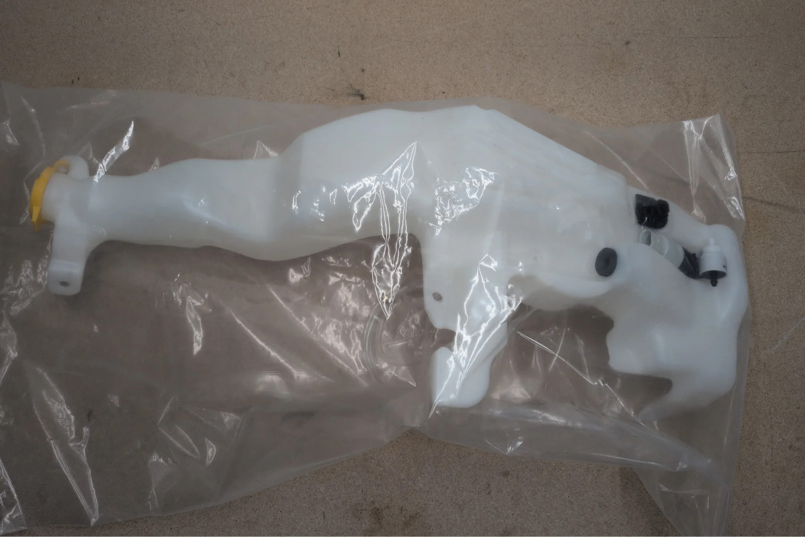 Windshield Washer Reservoir with Pump 2011-2022 Jeep Grand Cherokee 57010719AF