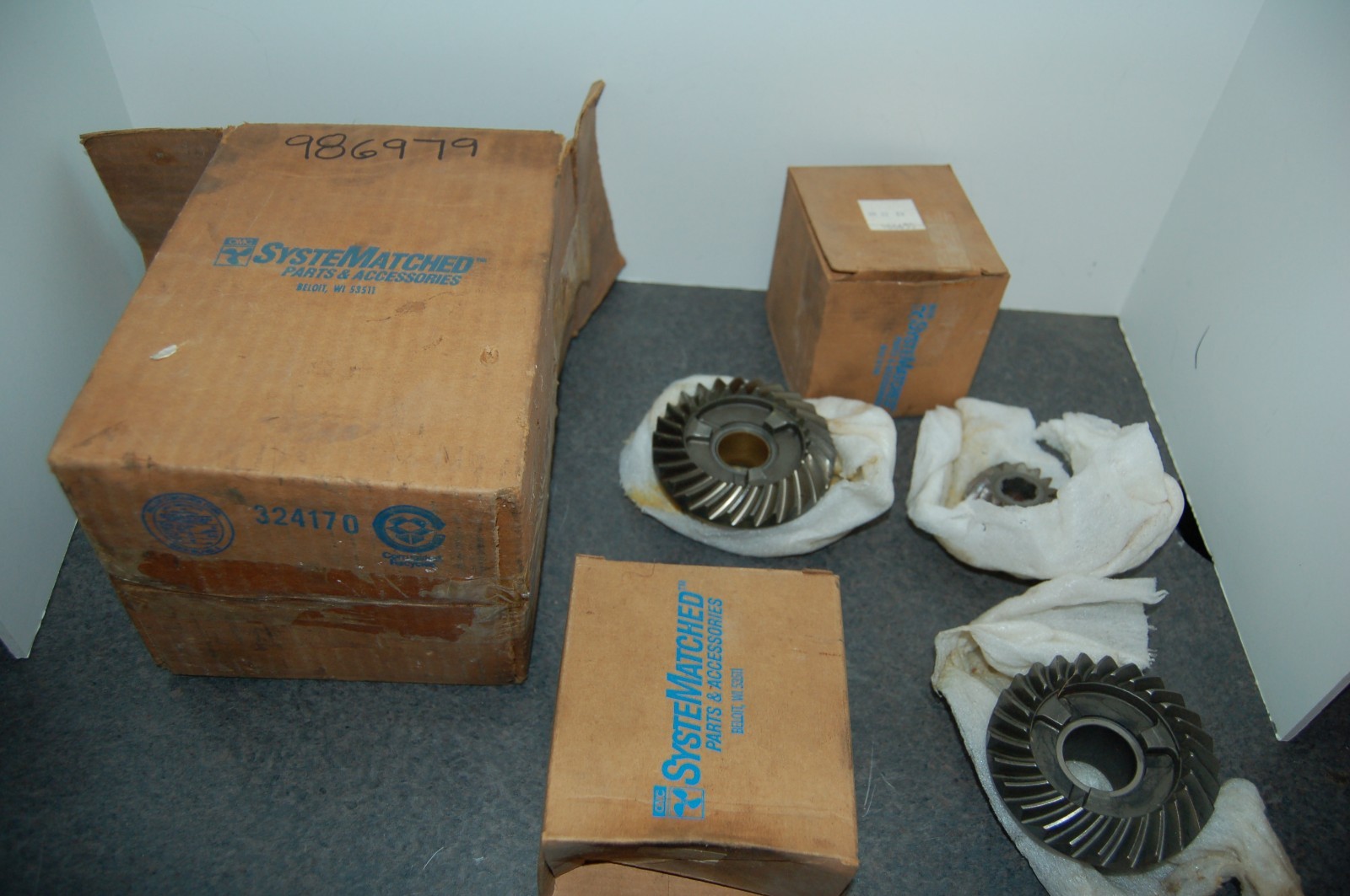 NOS GENUINE OMC 986979 Gearset (MISSING SHIFTER) FACTORY NEW OLD STOCK OEM PARTS NOS GENUINE OMC 986979 Gearset (MISSING SHIFTER) FACTORY NEW OLD STOCK OEM PARTS
