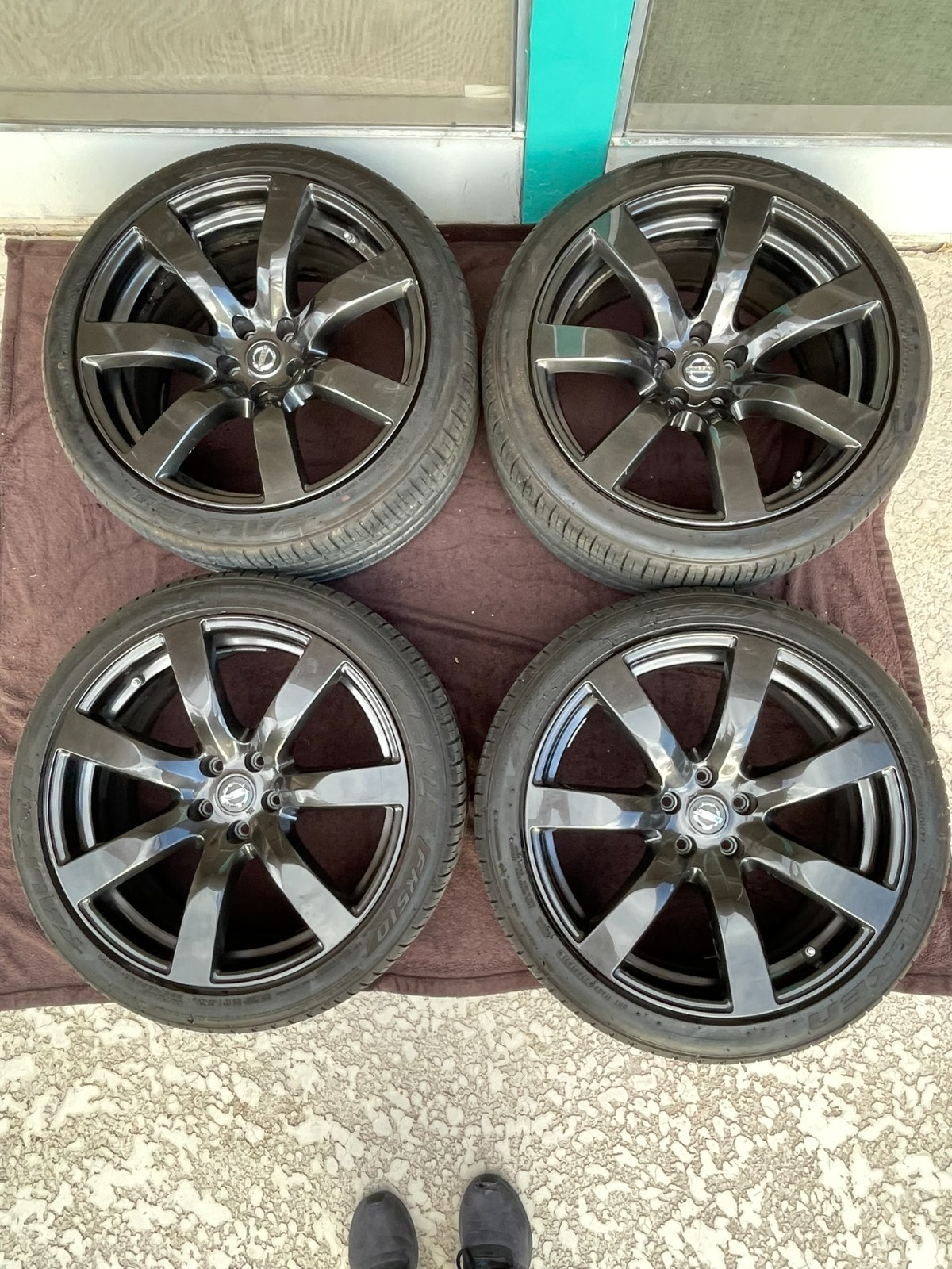 CLEAN Nissan GT-R R35 Alloy Wheel Rim Set 20 CLEAN Nissan GT-R R35 Alloy Wheel Rim Set 20