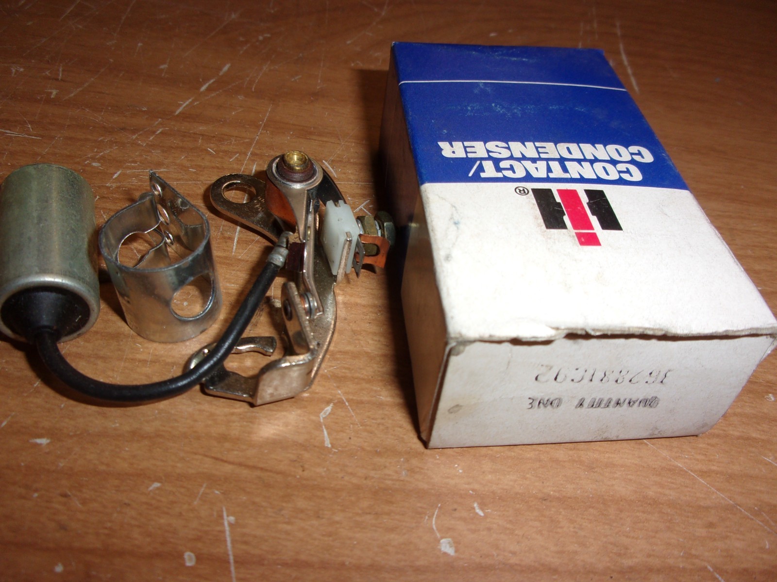 International OEM Points and Condenser Set P/N: 362881C92