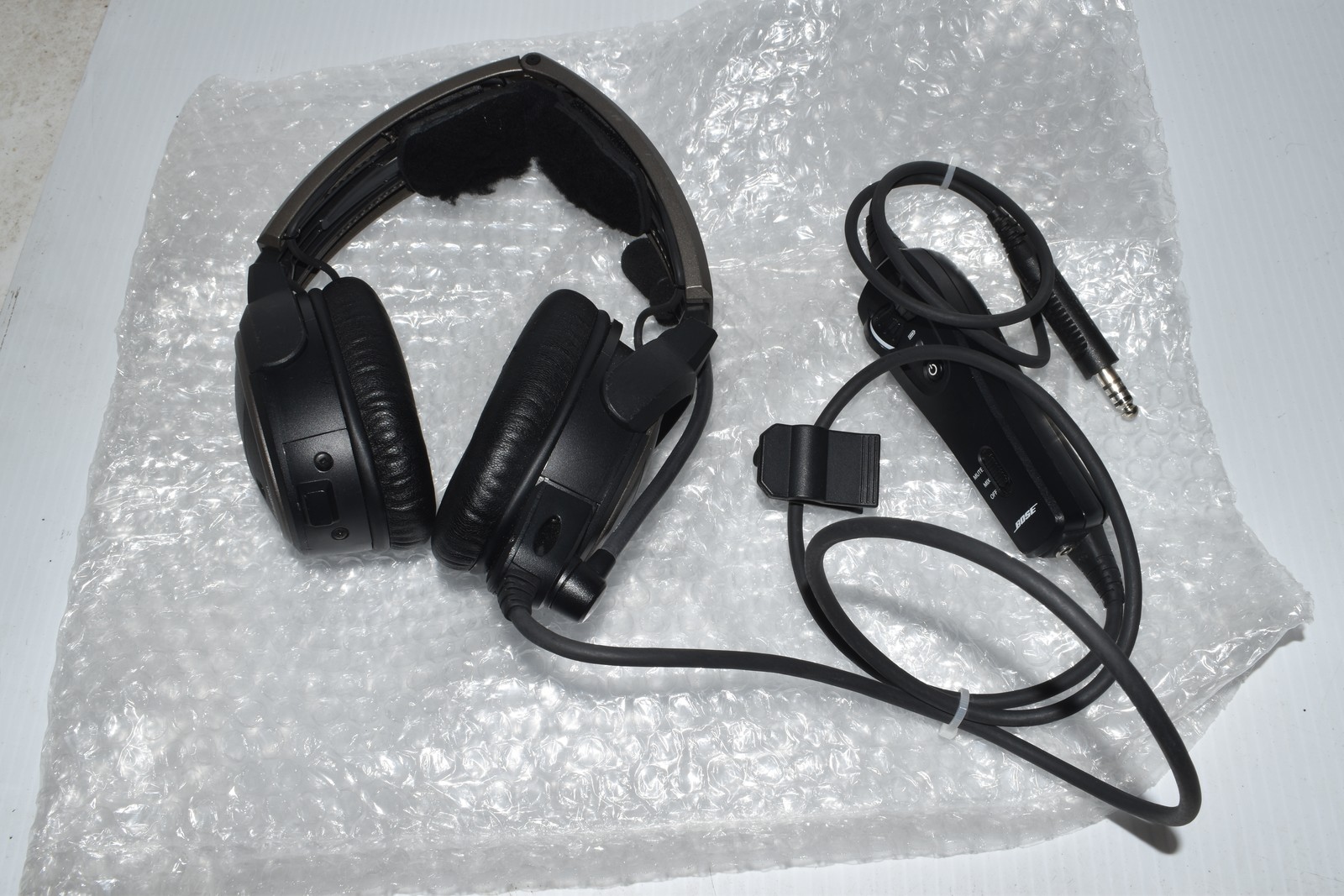 BOSE A20 AVIATION HEADSET - NEW? -  NO BLUETOOTH   (WXA29)