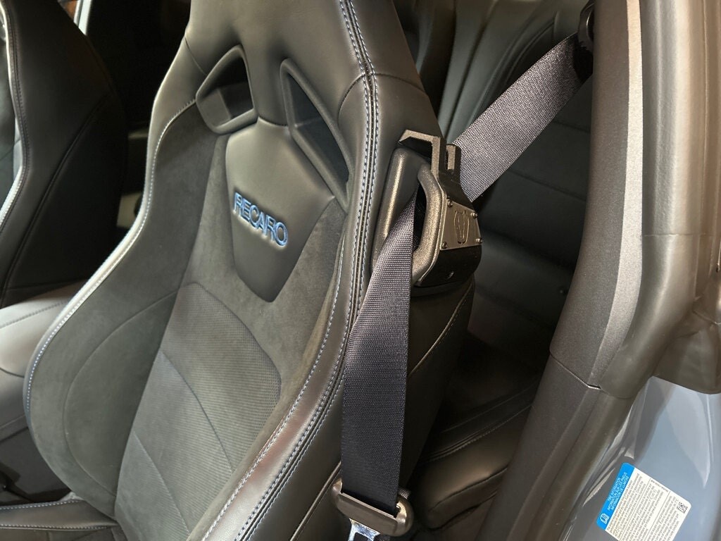 Ford Mustang & DARK HORSE Seat Belt Guide Hook (2024+) for Recaro Bucket Seats