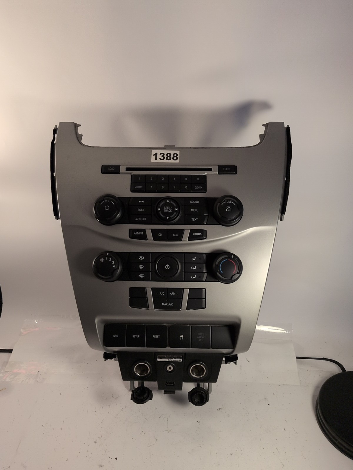 2008-11 Ford Focus AM\FM 6 Disc CD Radio Receiver W\Climate Control Panel OEM 2008-11 Ford Focus AM\FM 6 Disc CD Radio Receiver W\Climate Control Panel OEM