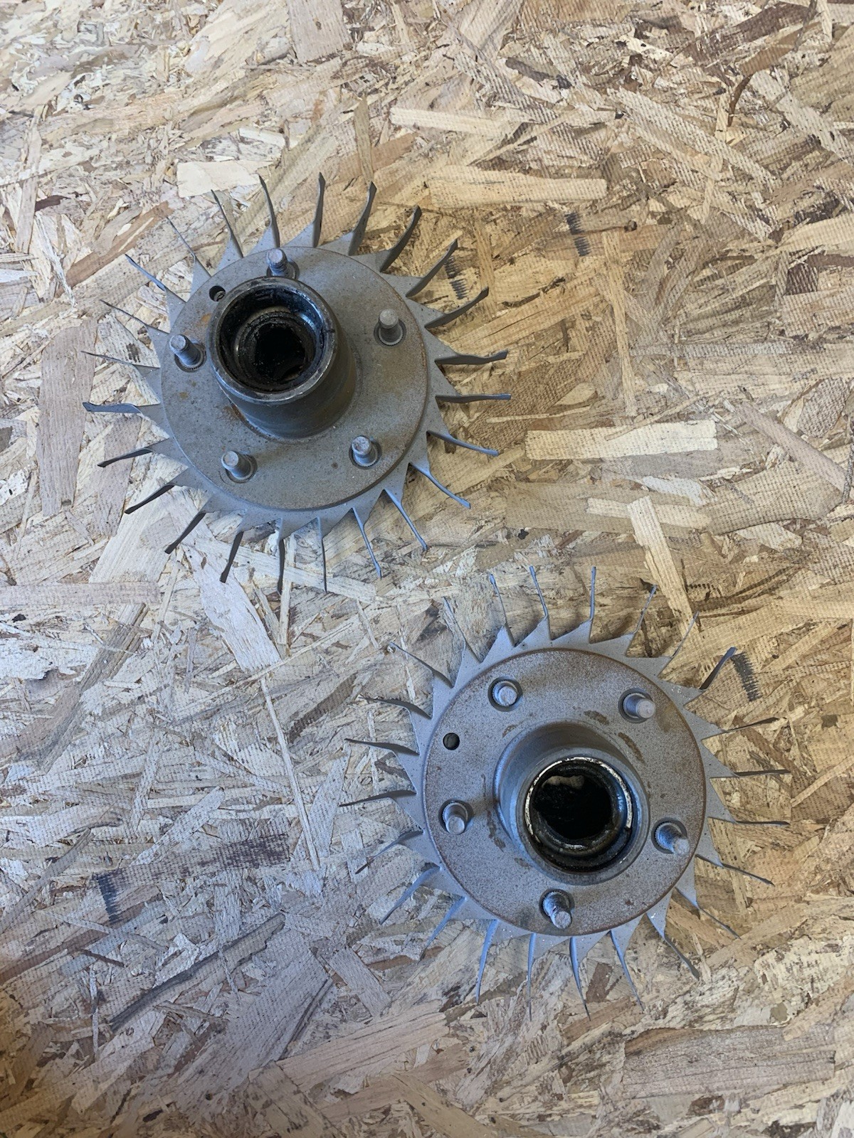 1959 To 1962 Corvette Big Brake Front Hubs And Fans