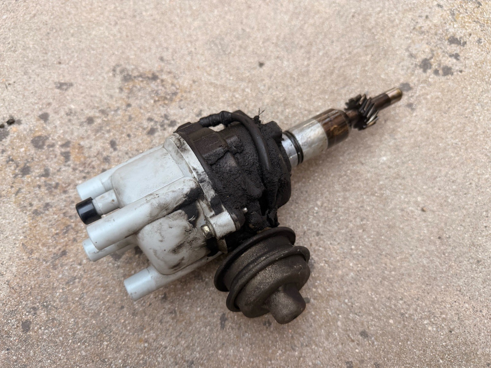 1984-1990 Toyota Pick Up 22R Ignition OEM Distributor With Cap & Rotor 1984-1990 Toyota Pick Up 22R Ignition OEM Distributor With Cap & Rotor