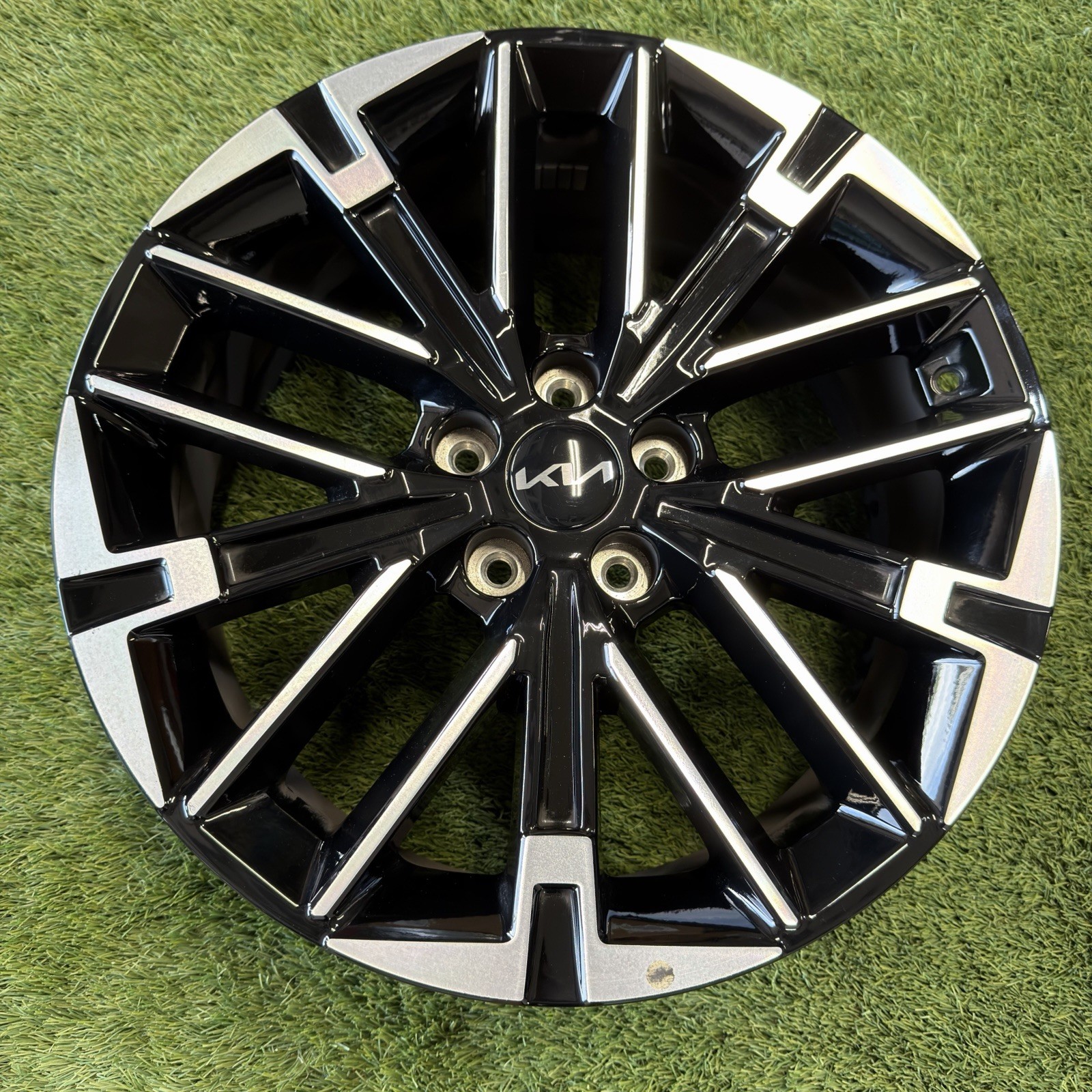 19” 2025 2026 Kia K5 GT OEM Wheel Rim Black Machined Genuine Factory 19X8 NICE 19” 2025 2026 Kia K5 GT OEM Wheel Rim Black Machined Genuine Factory 19X8 NICE