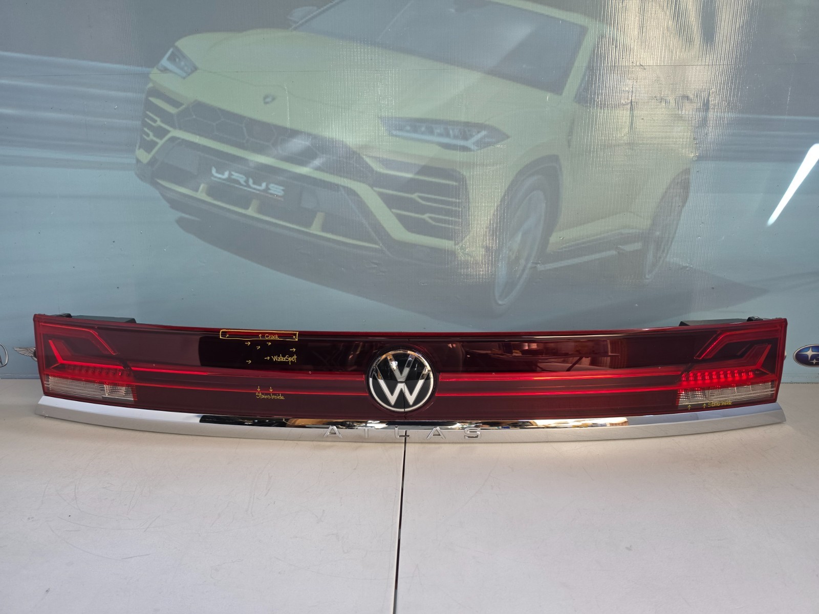 2024 2025 2026 VOLKSWAGEN ATLAS REAR CENTER TAIL LIGHT LED OEM USED