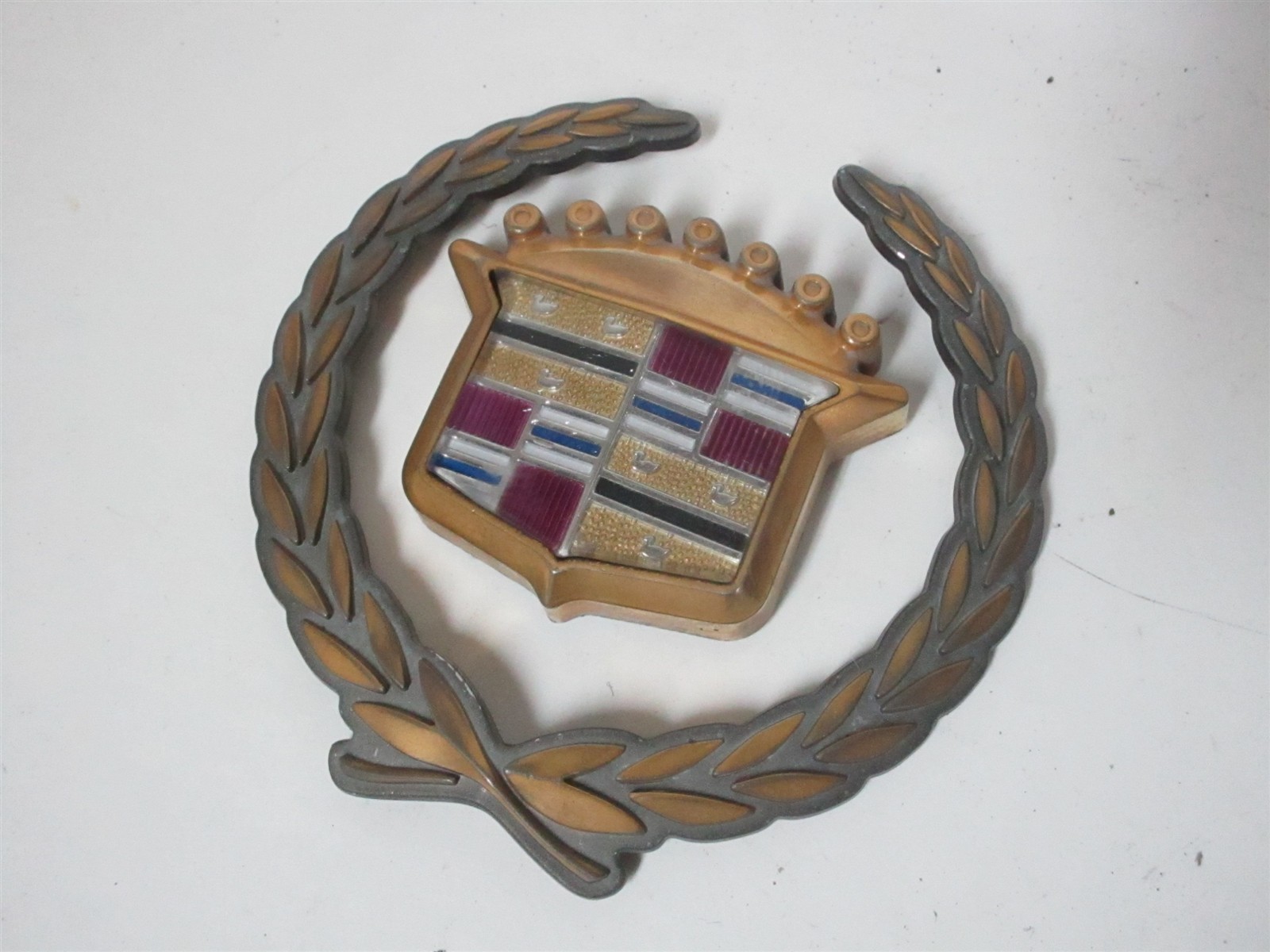 1995-2001 Cadillac Eldorado 1999-2000 Escalade Front Gold Grille Emblem OEM