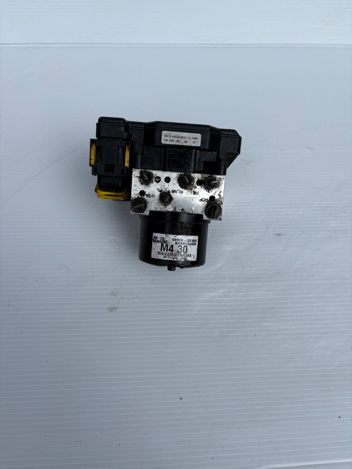 2005-2007 05 07  KIA SPORTAGE HYUNDAI TUCSON ABS BRAKE PUMP MODULE 58920-2E300