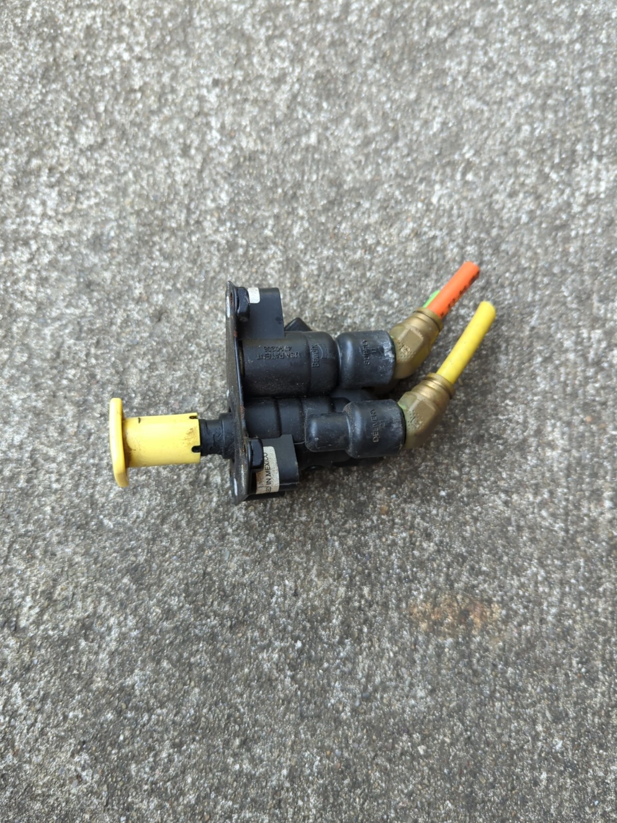 Bendix 800617 Pp Dc® Park Control Double Check Valve   New, Push Pull Style