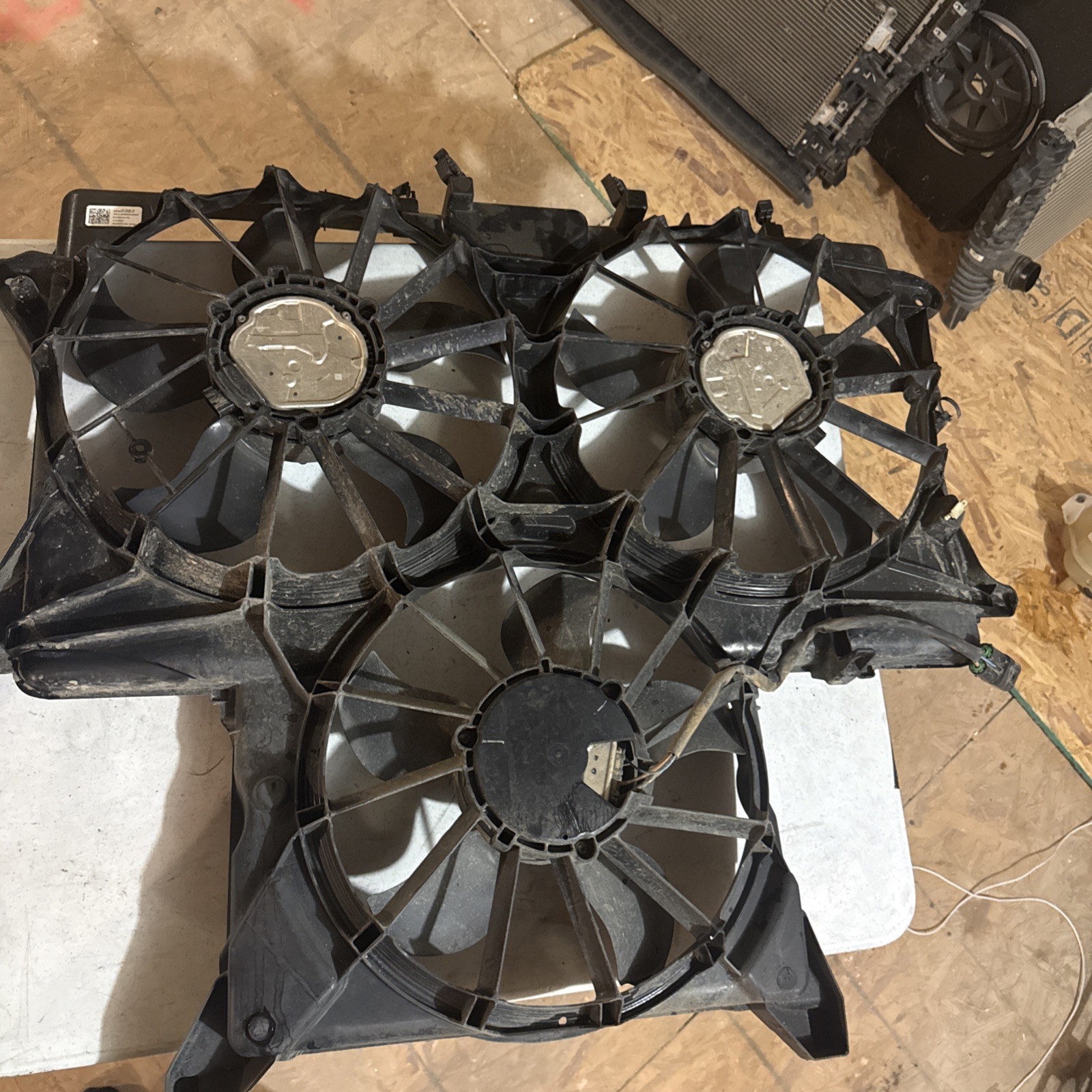 2019-2025 Chevrolet Silverado 1500 Pickup 2.7L Radiator Cooling Fan Assembly 