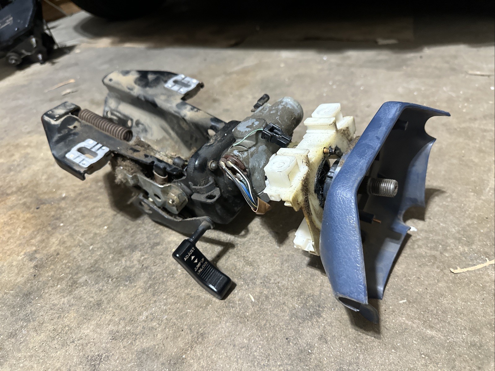 86-93 Nissan Pickup D21 Manual Trans Tilt Steering Column W/O Key, Signals/wiper