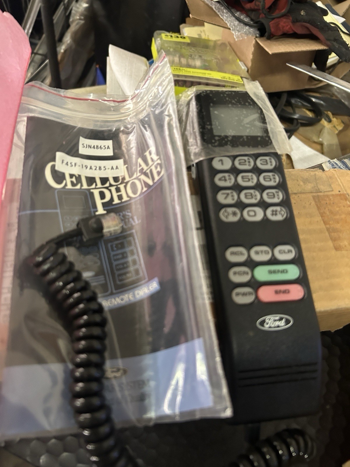 NOS RARE 1995 Thunderbird CELL PHONE AND OPERATIONS MANUAL. F4SZ-19A393-A NOS RARE 1995 Thunderbird CELL PHONE AND OPERATIONS MANUAL. F4SZ-19A393-A