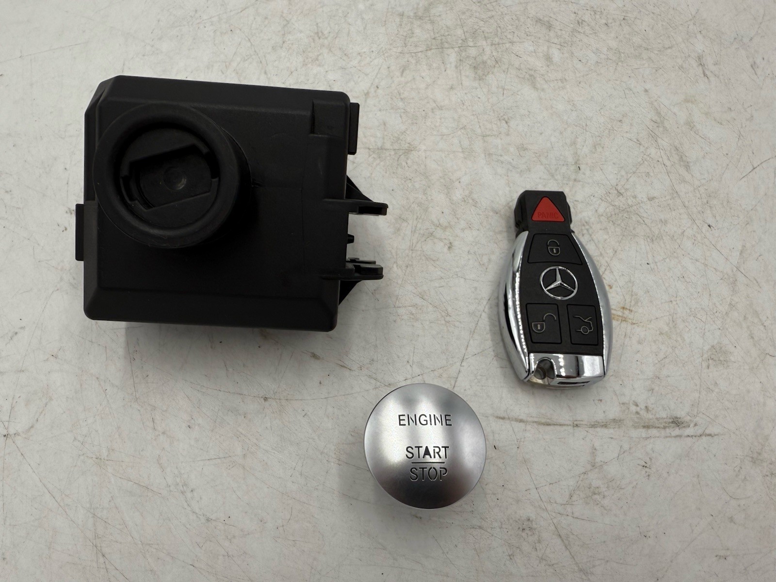 2014 -2019 Mercedes CLA250 C117 Engine Ignition Start Stop Switch Button Key OEM
