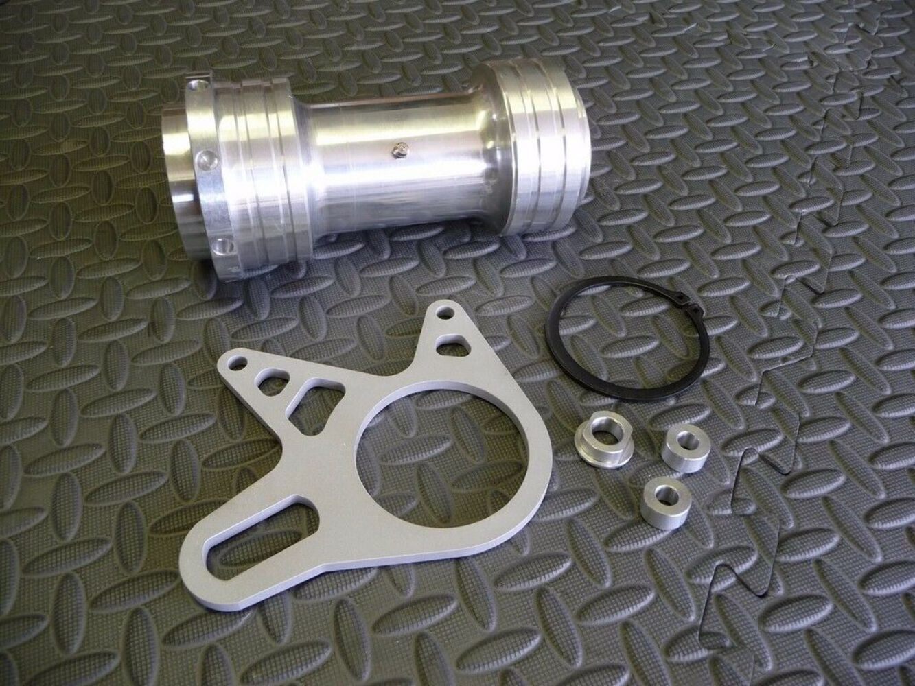 NEW 40mm DRAG AXLE Banshee aftermarket aluminum round bearing carrier brake stay