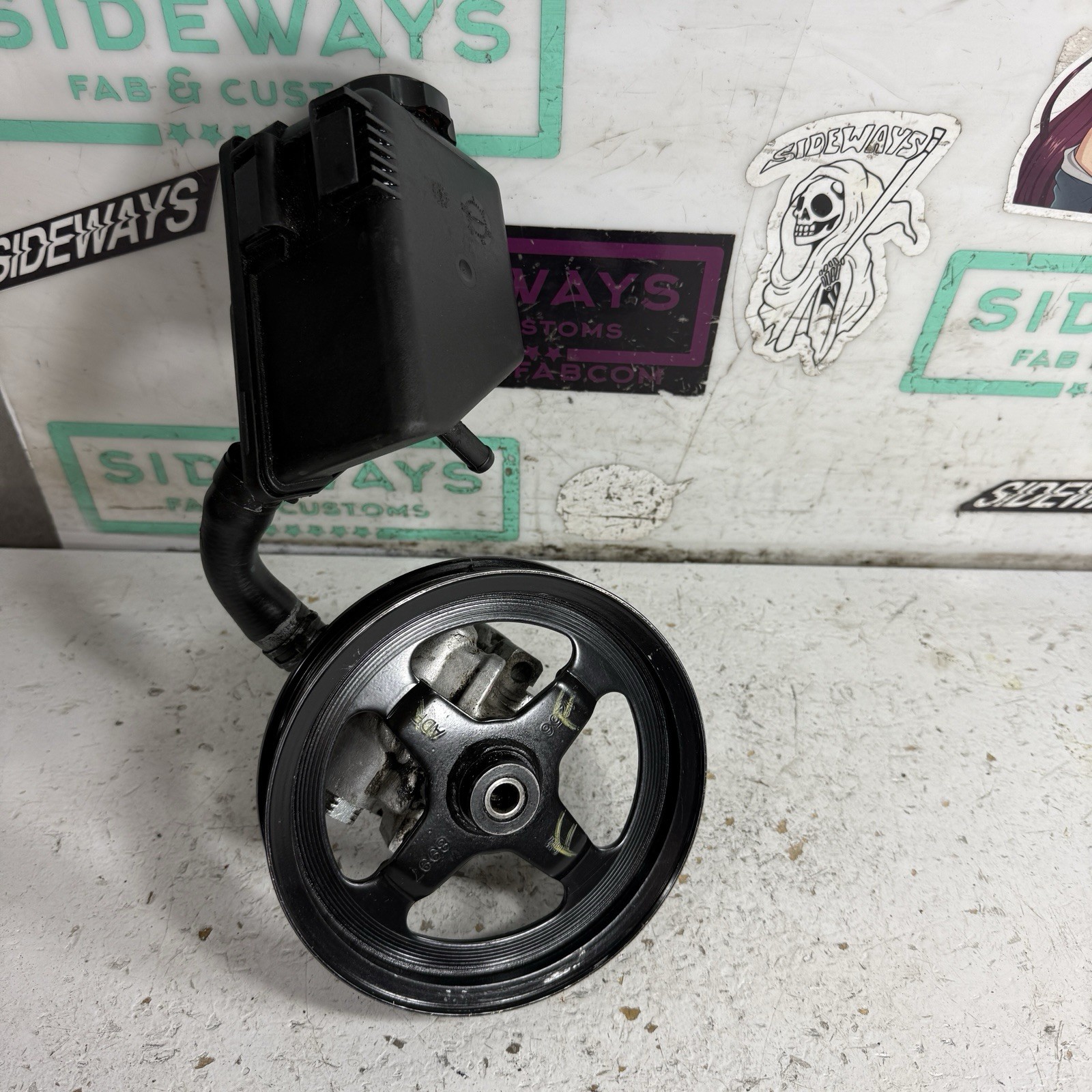 05-13 Chevy Corvette Power Steering Pump w/ Pulley & Reservoir C6