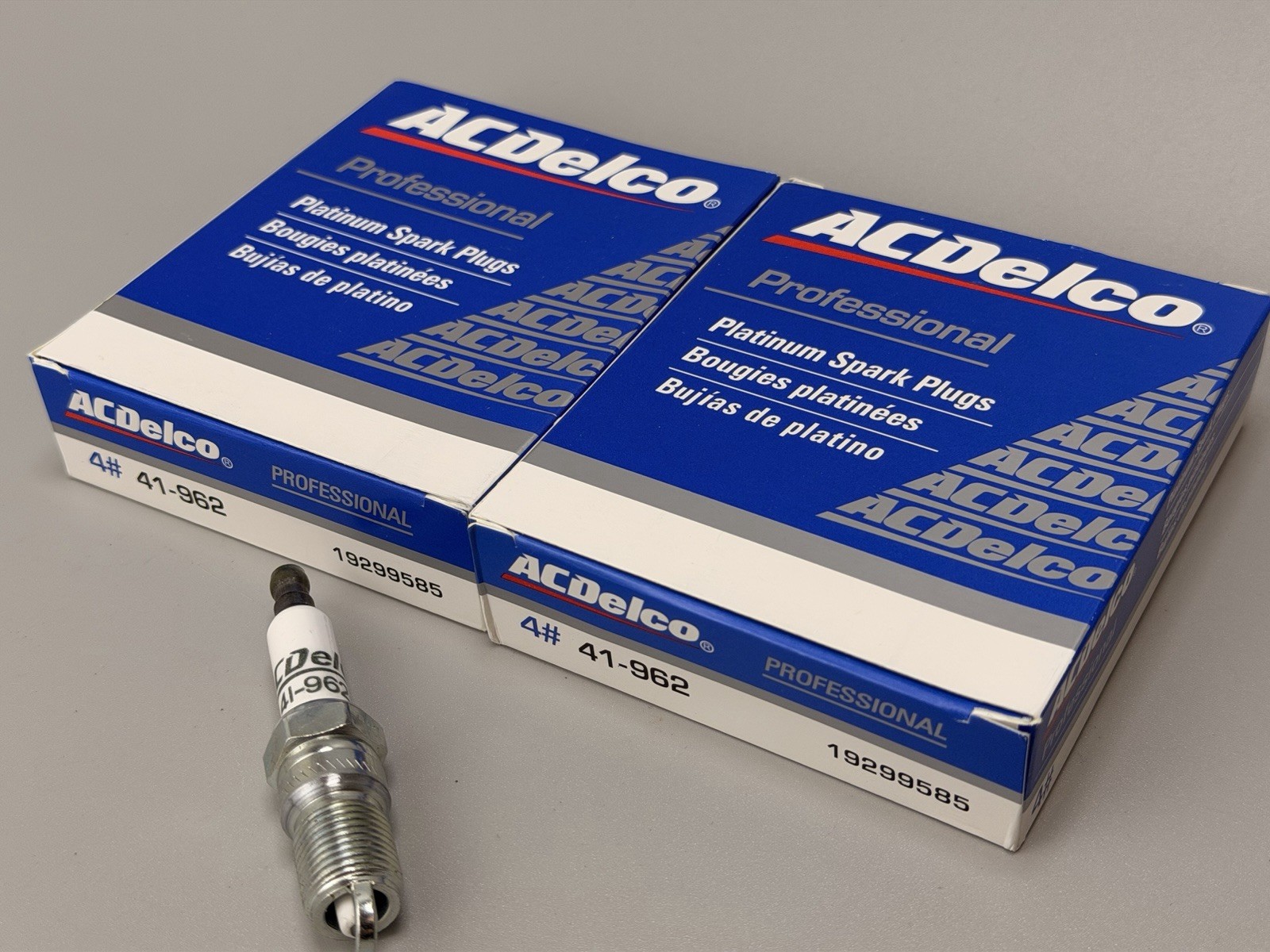 8Pcs OEM 41-962 Platinum Spark Plugs Fit for Sierra Chevy Silverado 19299585 USA