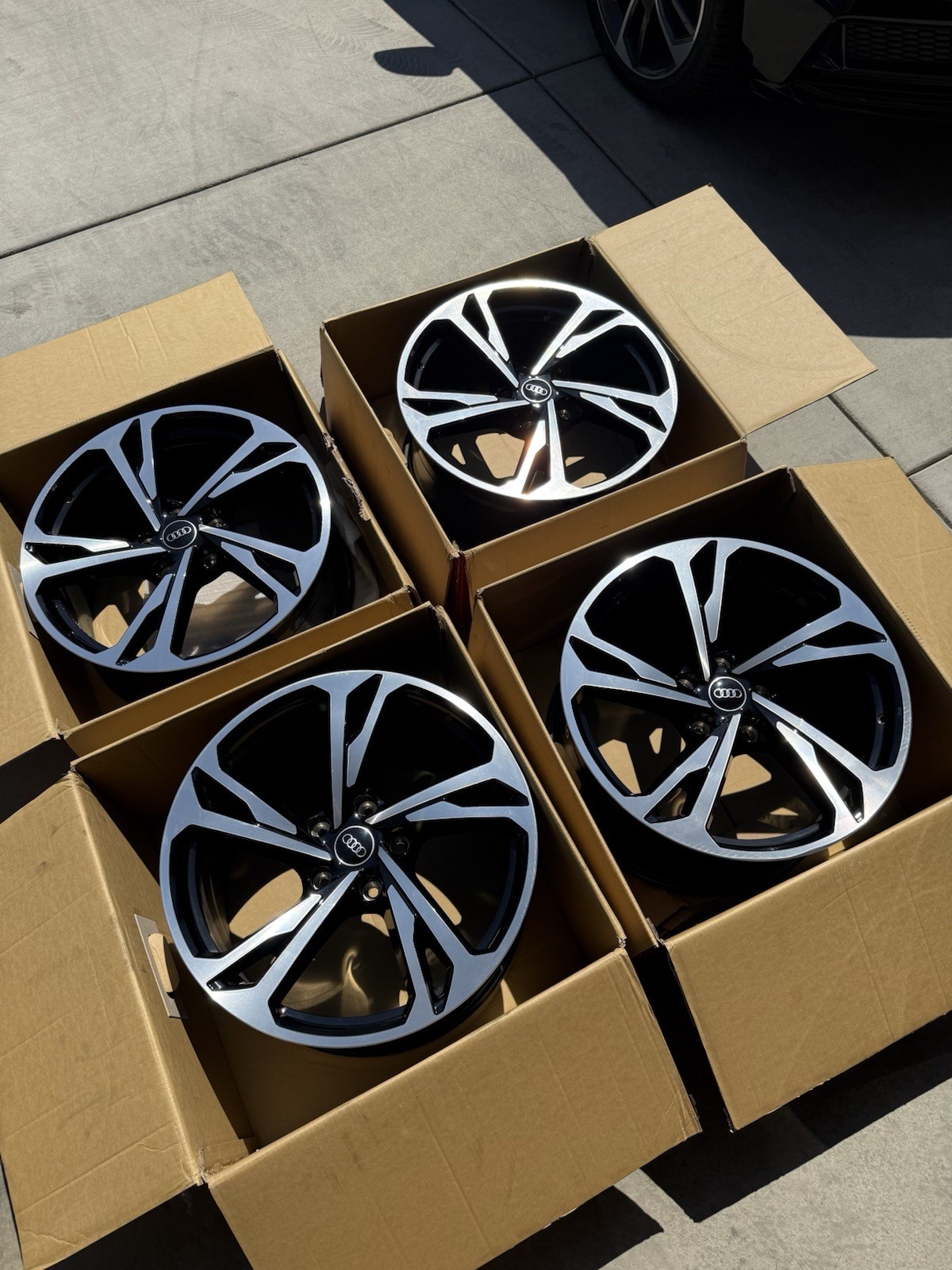 Audi e-tron GT RS OEM 20” Wheels Rims Set of 4 –Original – Excellent Condition Audi e-tron GT RS OEM 20” Wheels Rims Set of 4 –Original – Excellent Condition