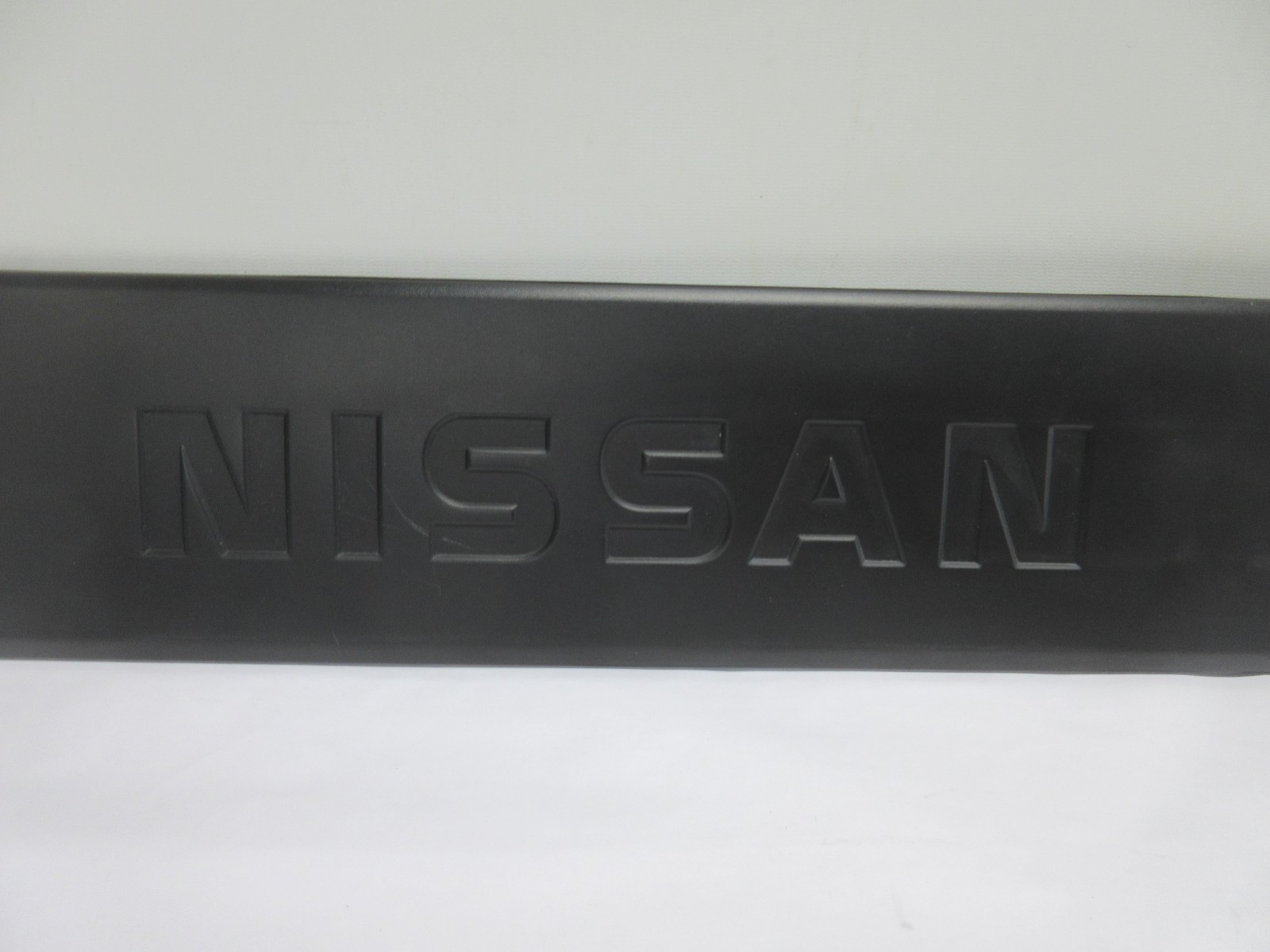 1986-1992 Nissan Hardbody Pathfinder Hatch Tailgate Trim BROKEN MOUNTS READ