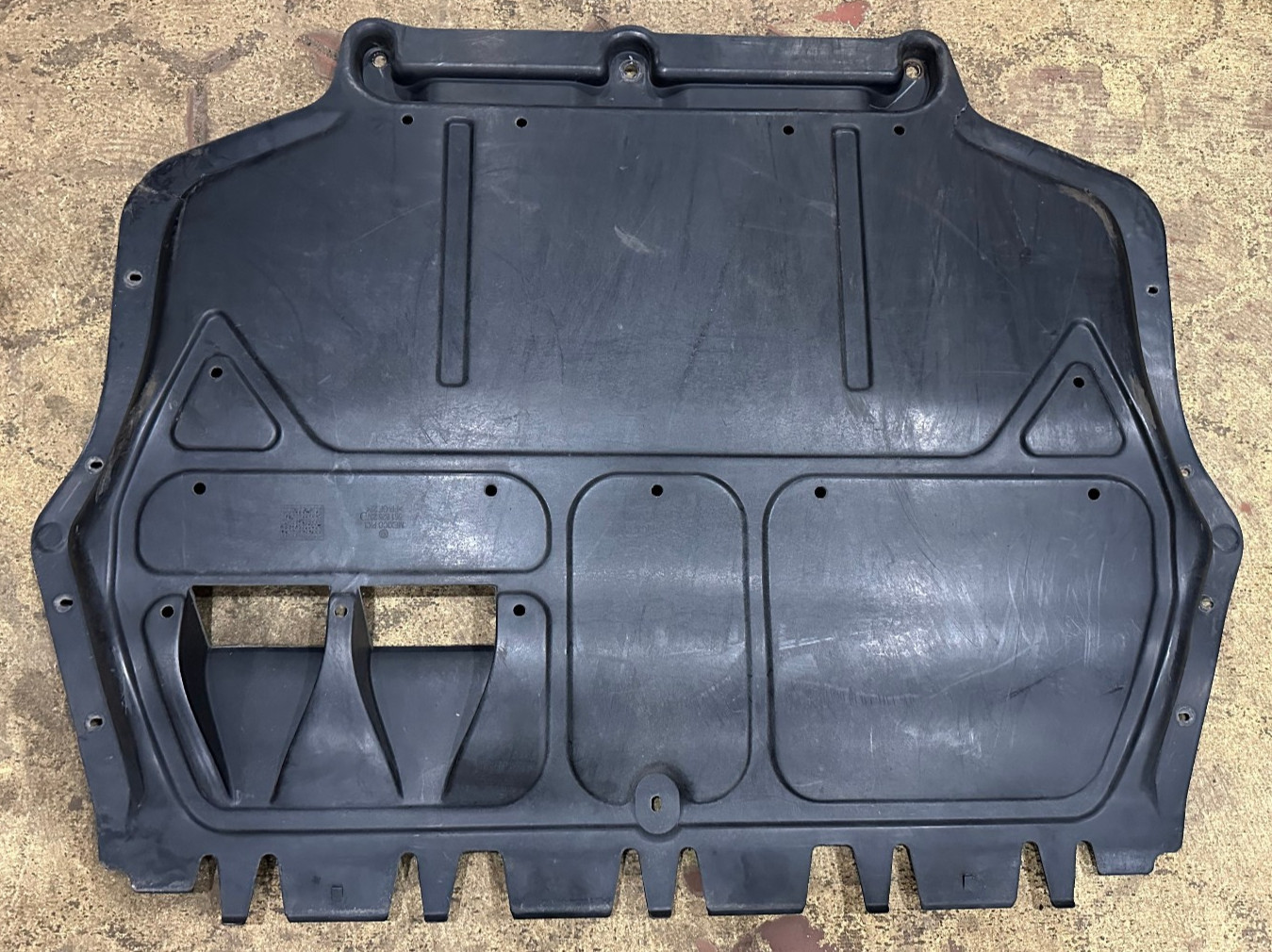 2017-2021 VOLKSWAGEN PASSAT FRONT UNDER ENGINE SPLASH GUARD SHIELD COVER OEM 2017-2021 VOLKSWAGEN PASSAT FRONT UNDER ENGINE SPLASH GUARD SHIELD COVER OEM