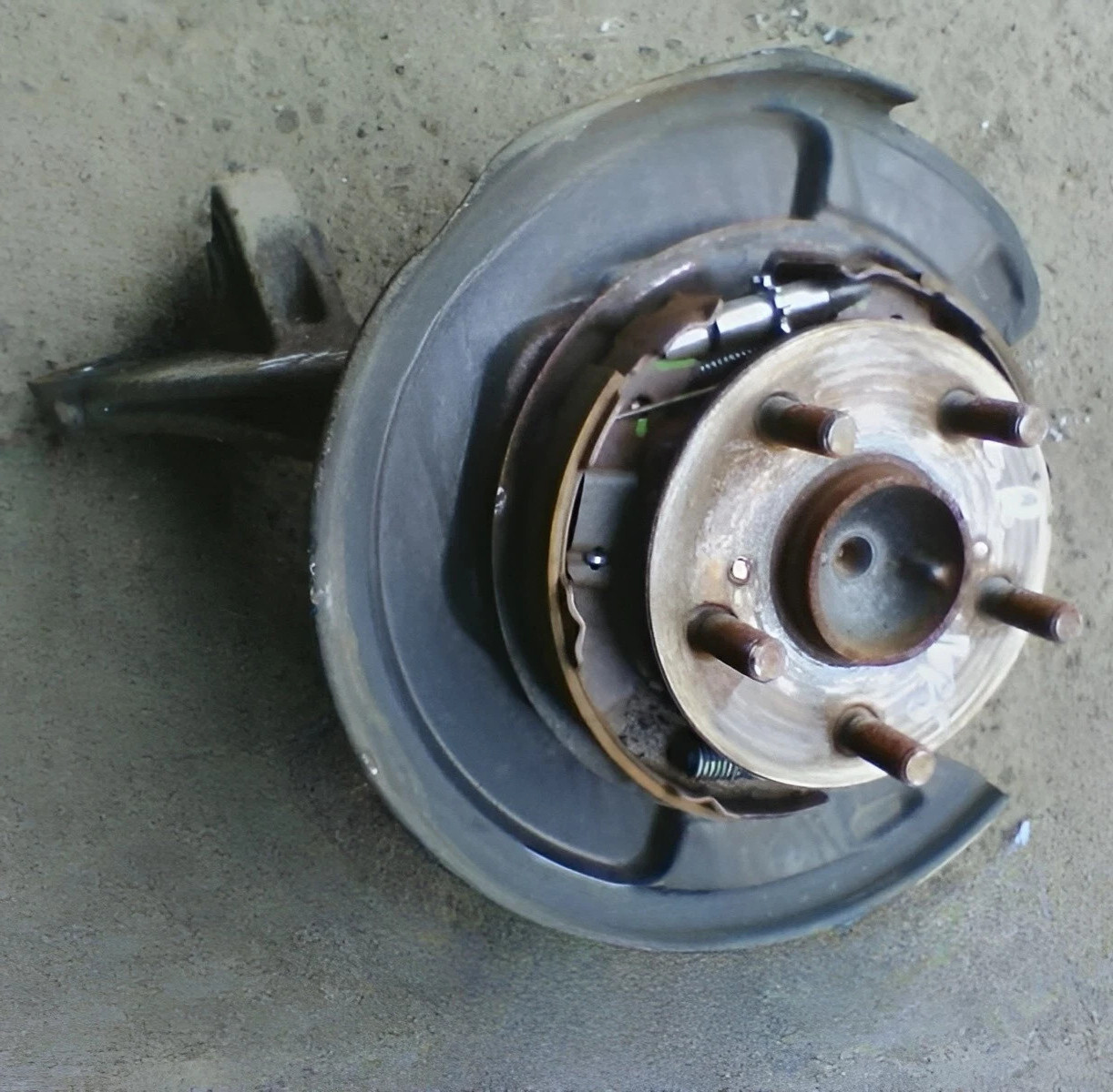 2005-2010 Scion tC Rear Left Driver Side Spindle Knuckle Stub Axle Assembly Oem