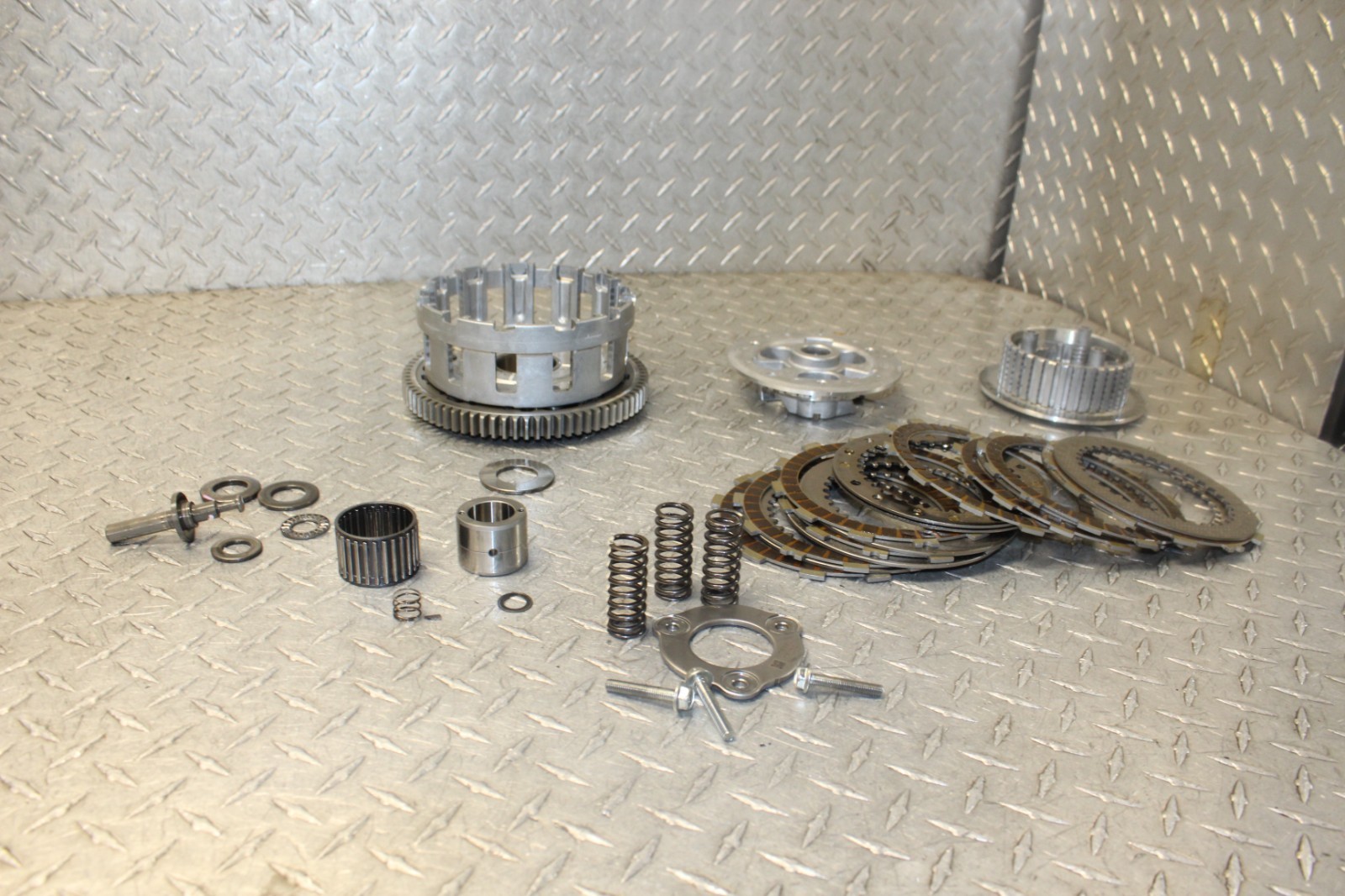 19 / 26 Kawasaki ZX6 / ZX6-R / ZX6R / ZX636 Engine Clutch Basket Set OEM