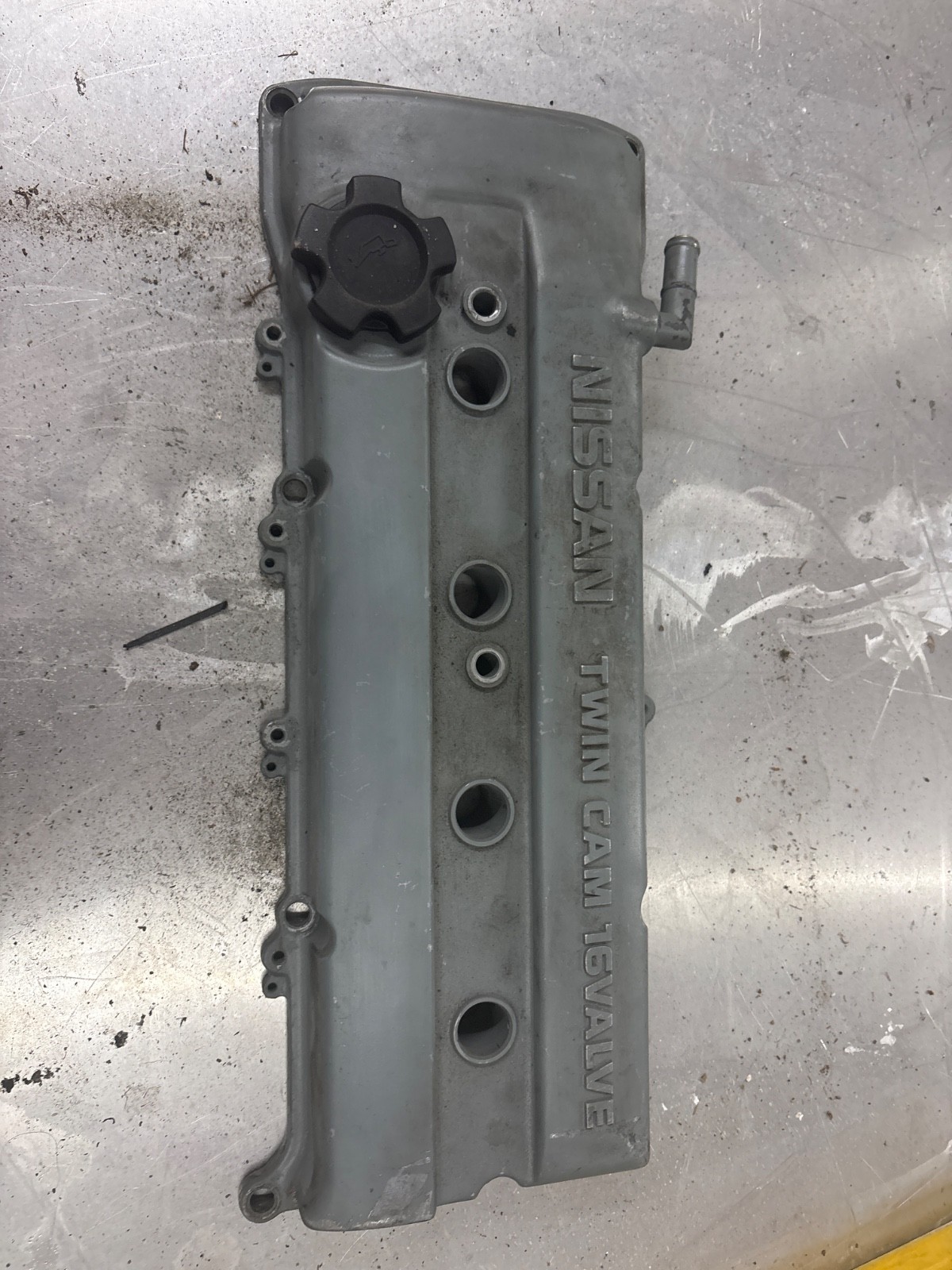1995-1998 Nissan 240SX S14 KA24DE OEM Engine Valve Cover 2.4L DOHC 16V Used 1995-1998 Nissan 240SX S14 KA24DE OEM Engine Valve Cover 2.4L DOHC 16V Used