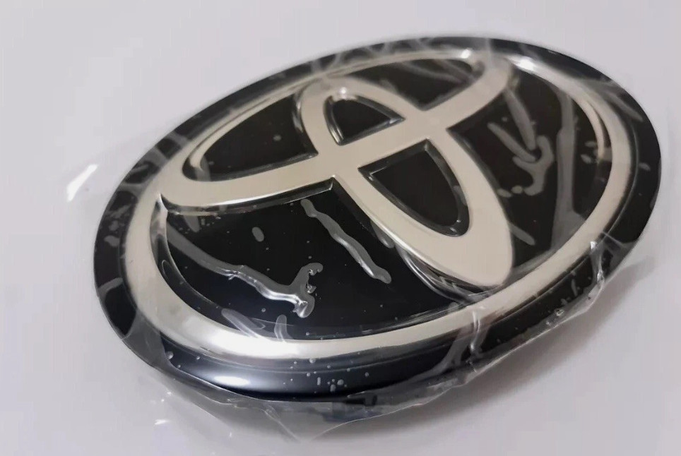 For Toyota Front Grille Emblem Badge RAV4 2013-2021 Camry 2018-2021 53141-33130