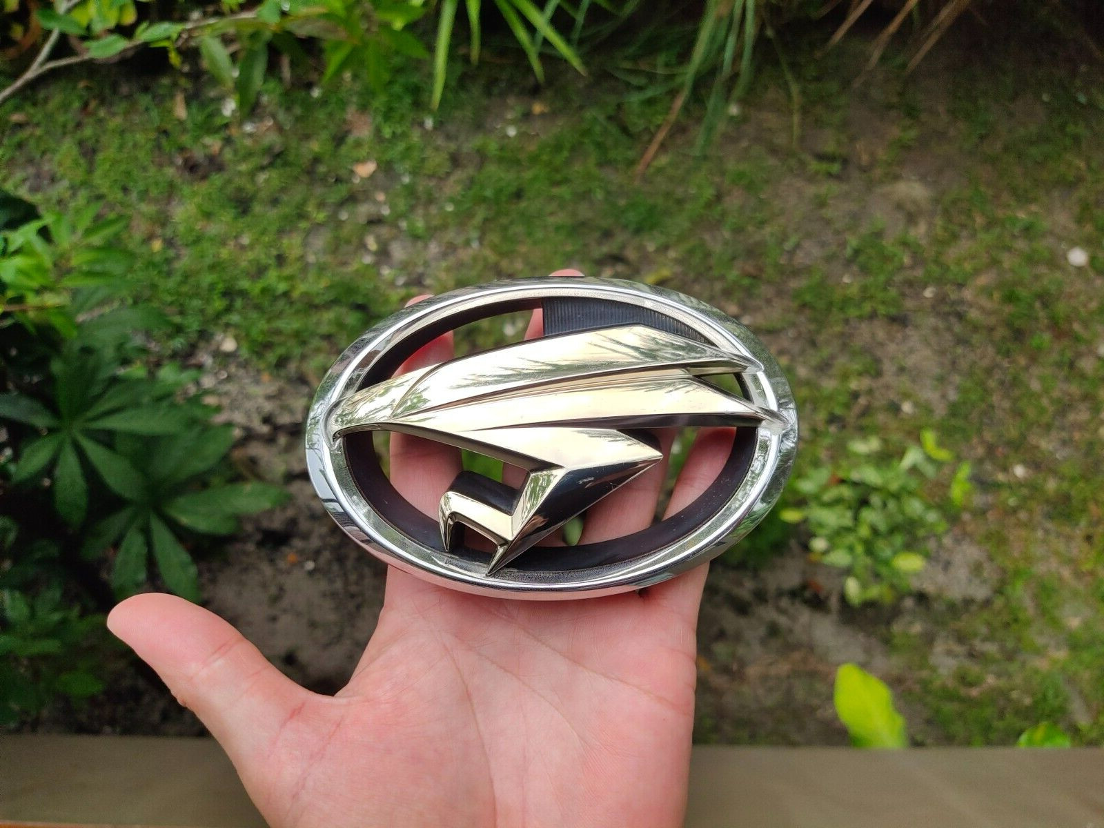 TOYOTA HARRIER ACU30 35 GSU30 Front Grill Emblem Badge 2003-2012 OEM 75311-48050