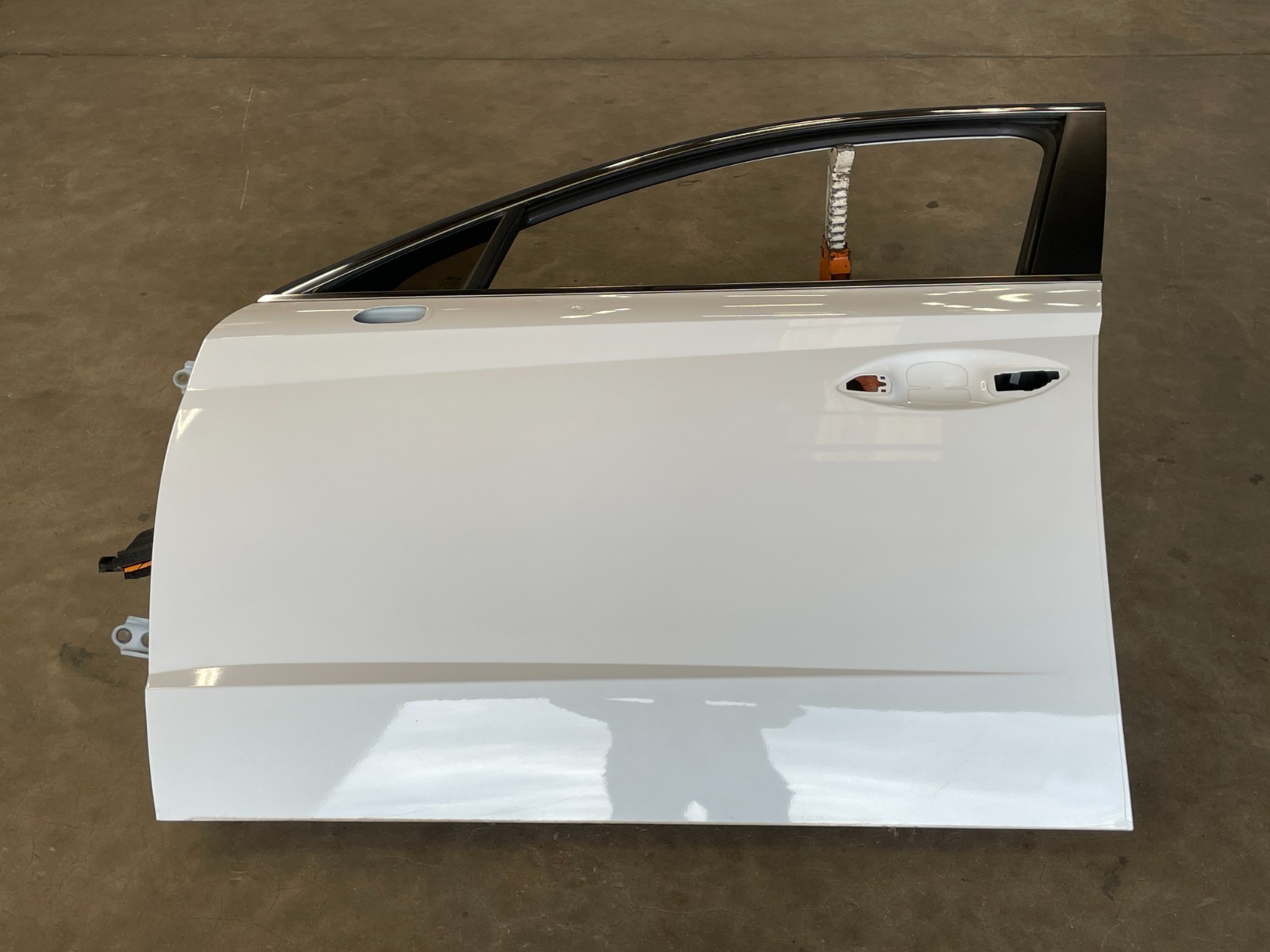 20-23 Hyundai Sonata Front Left Driver Exterior Door Shell Panel White 1702 OEM 20-23 Hyundai Sonata Front Left Driver Exterior Door Shell Panel White 1702 OEM