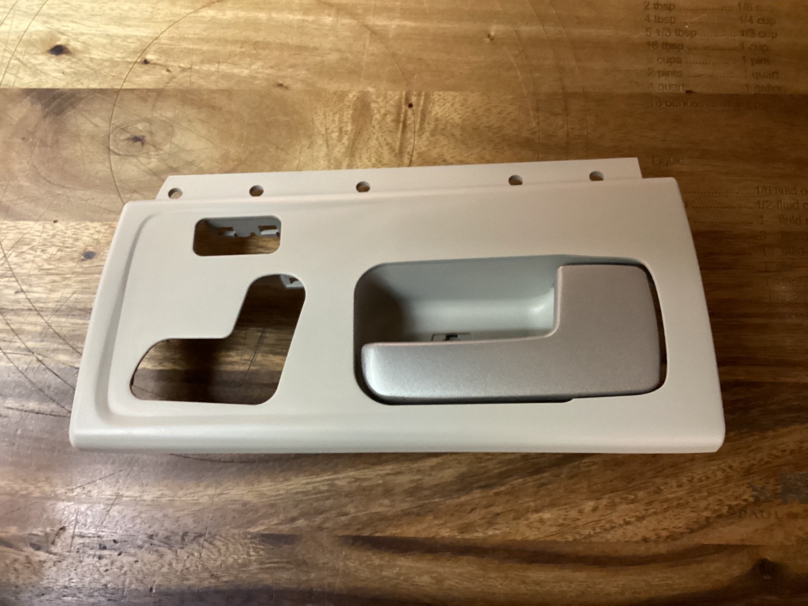 2003-2011 Lincoln Towncar R Front Door Bezel Lt Parchment Color LIncoln Code QF