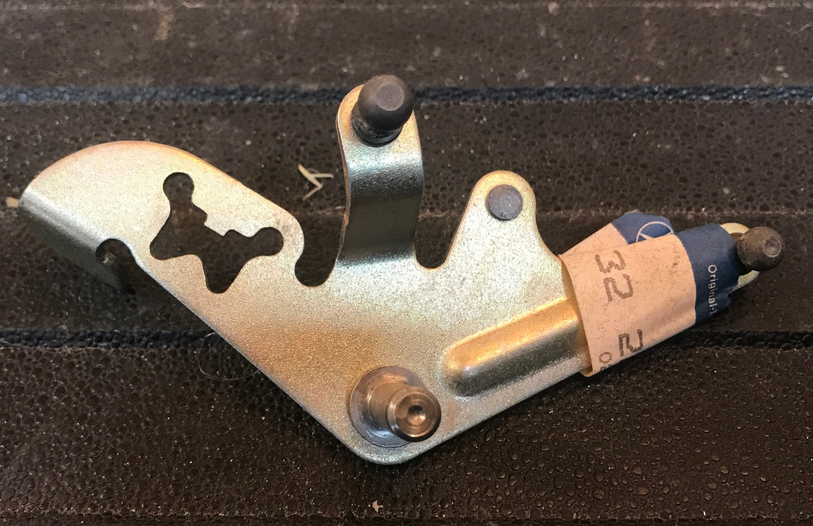 Mercedes-Benz Accelerator Linkage Lever - 617-070-32-22 - For MBZ OM617 300D