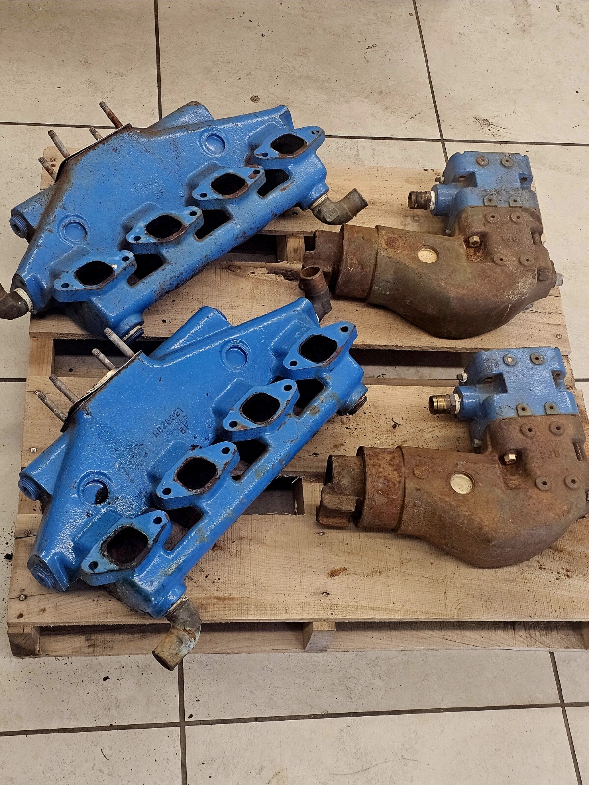 Crusader 454 Marine Engine Manafolds Risers And Extentions OEM