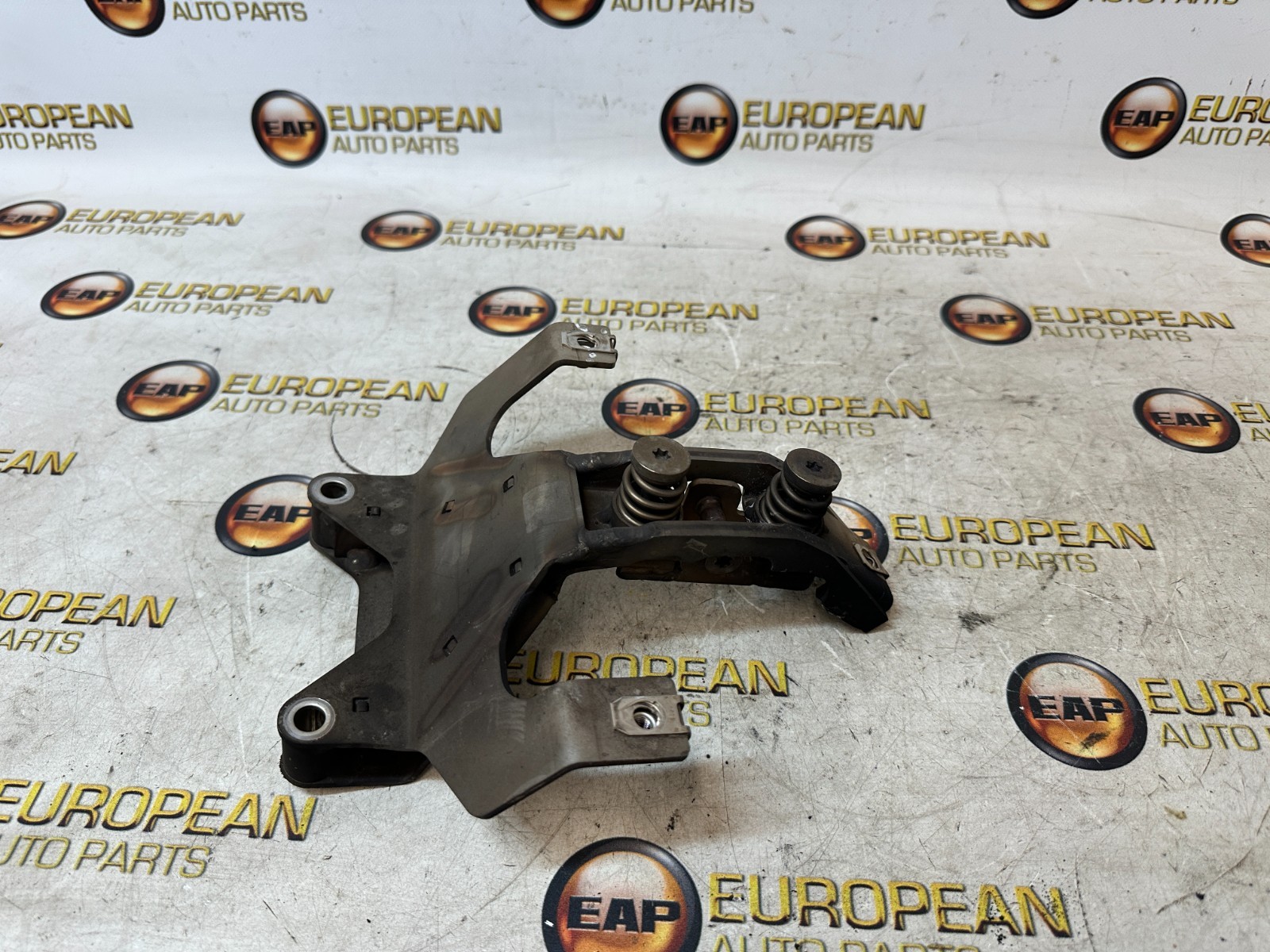 2014-2019 MERCEDES-BENZ CLA45 AMG Turbocharger Mount Bracket Carrier A1330900200