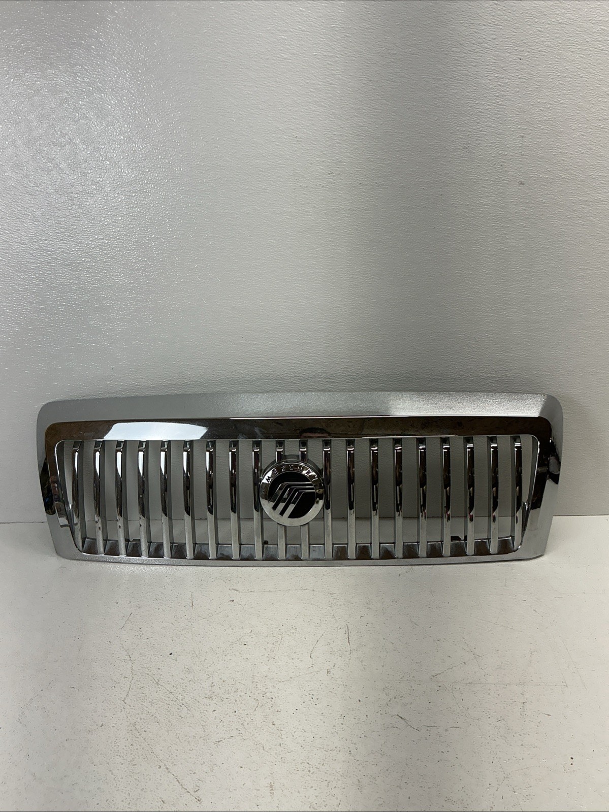 06-11 Mercury DAMAGED SCRATCHES Grand Marquis Chrome Grille OEM 06-11 Mercury DAMAGED SCRATCHES Grand Marquis Chrome Grille OEM