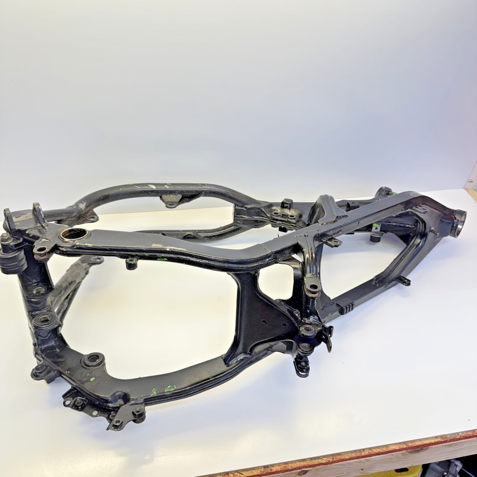 1994-1998 (1998) Kawasaki KX250 OEM MAINFRAME FRAME CHASSIS BODY MOUNT NECK