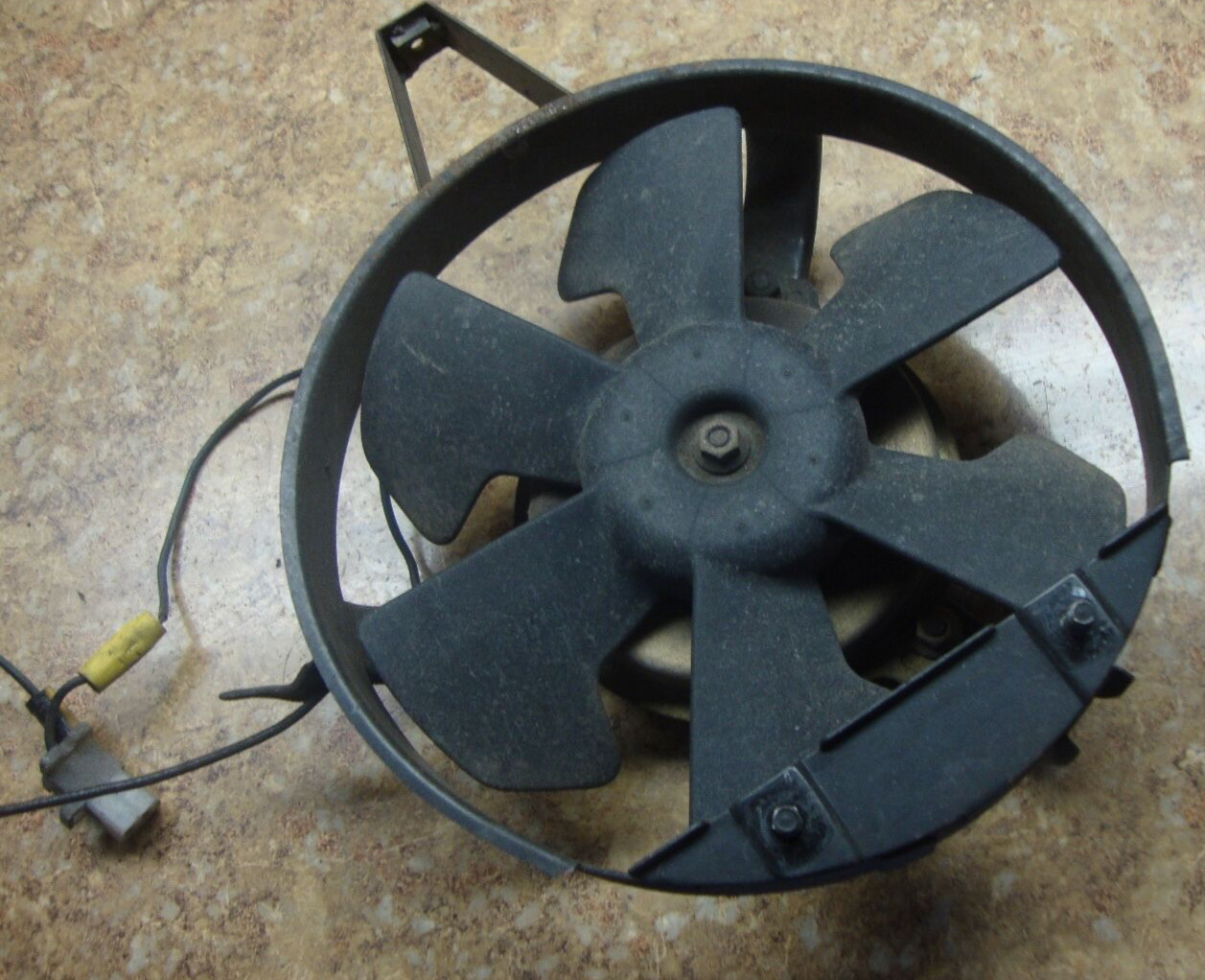 91 Honda CBR600 F2 CBR 600 600F2 CBR600F2 Engine Cooling Radiator Fan Motor I12