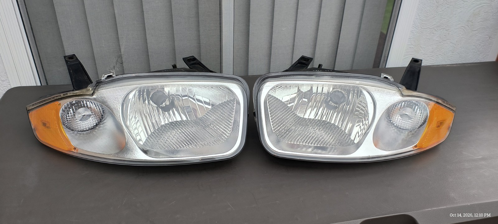 2003 - 2005 Chevrolet Cavalier Left+Right Side Chrome/Silver  Headlights 