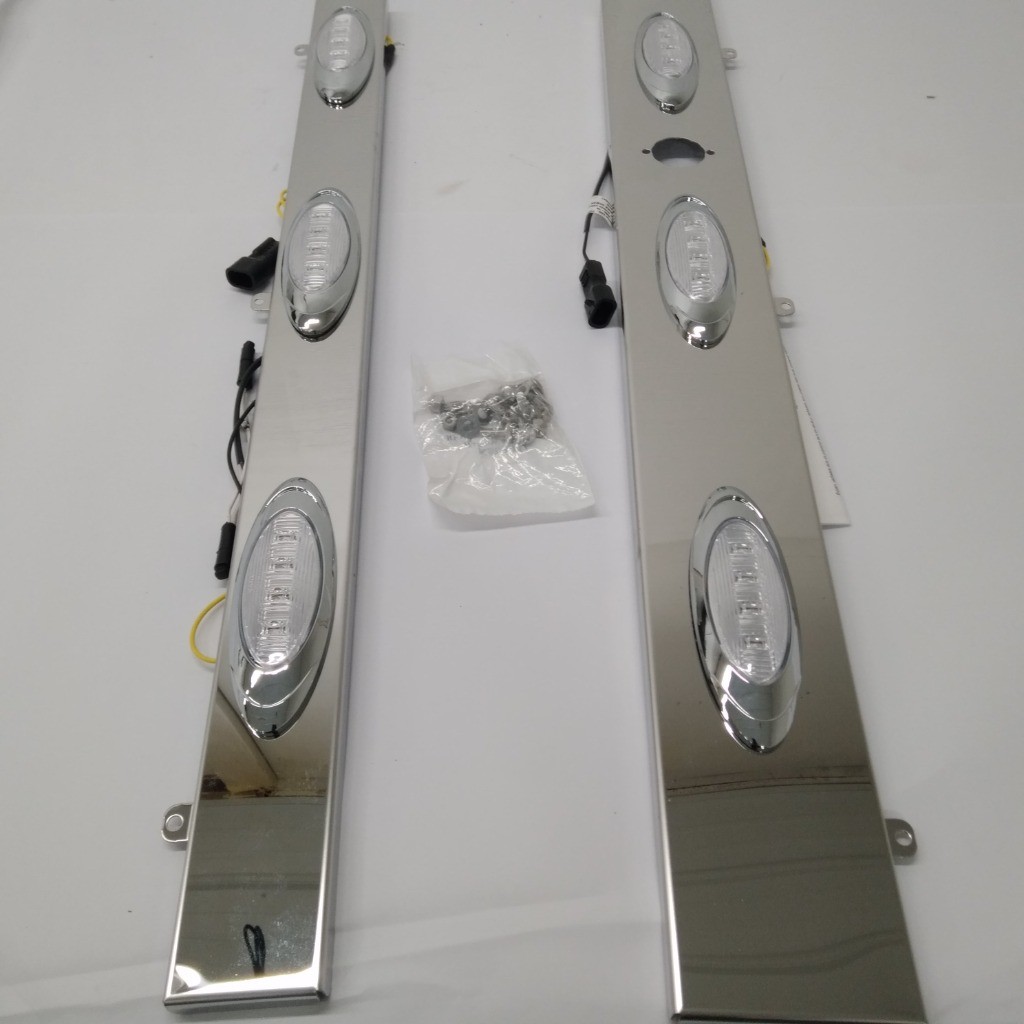 Peterbilt 579 567 Stainless Day Cab Panels Clear LED Lights Phoenix PX-A992473 Peterbilt 579 567 Stainless Day Cab Panels Clear LED Lights Phoenix PX-A992473
